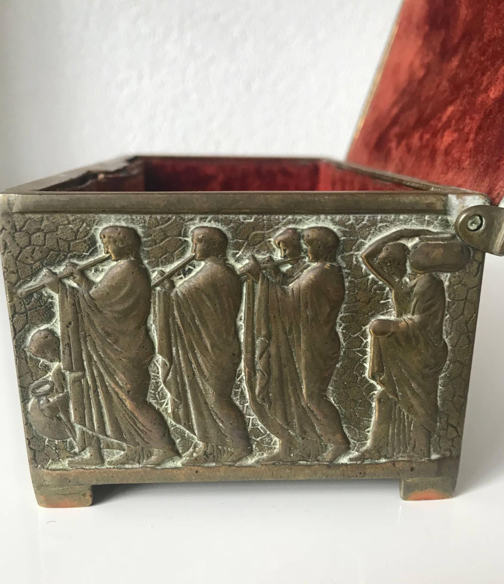italien Rare coffret/panneaux sculpturaux en bronze avec scènes historiques de l'Empire romain en vente