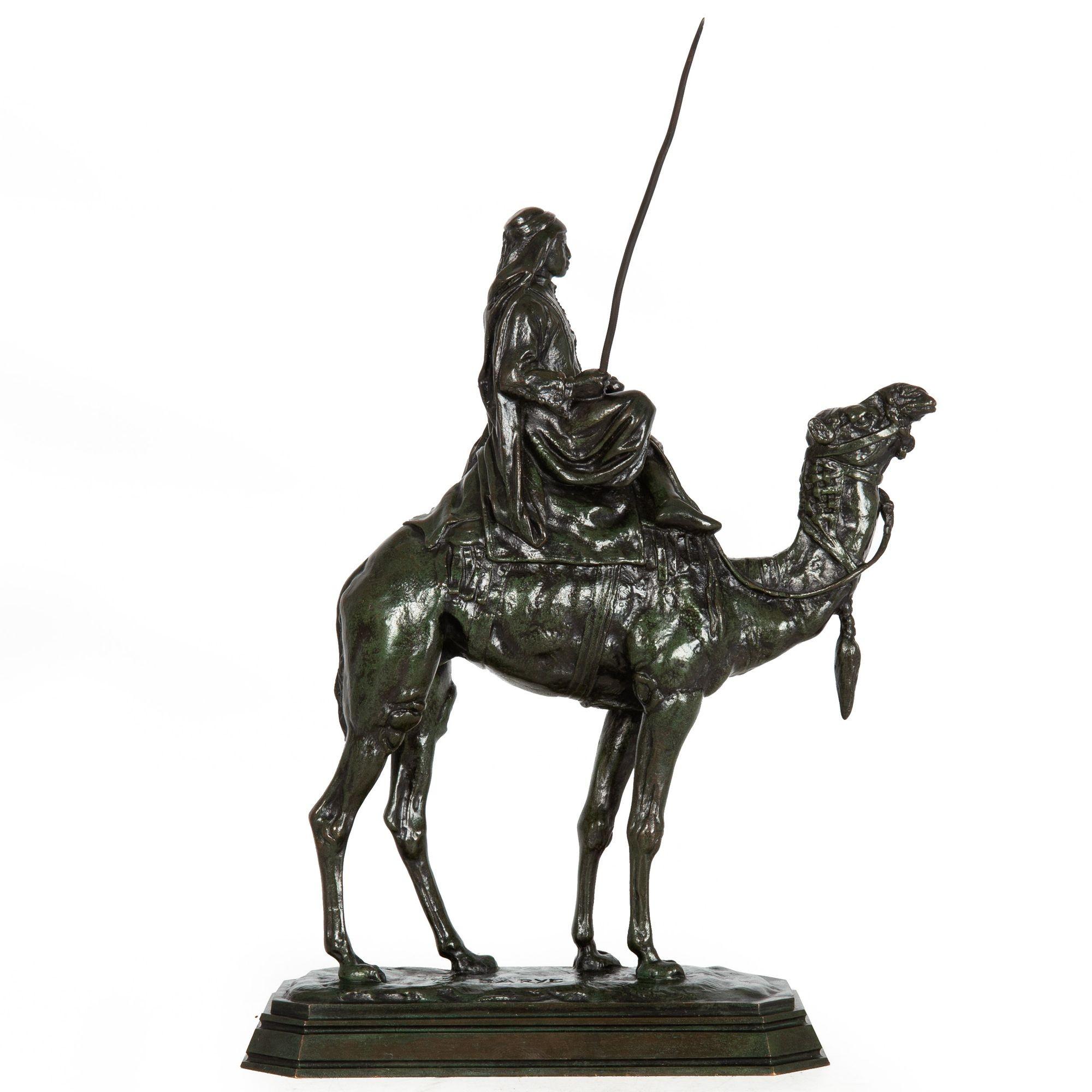 Romantique Rare sculpture en bronze d'un arabe sur un chameau par Antoine-Louis Barye circa 1880 en vente