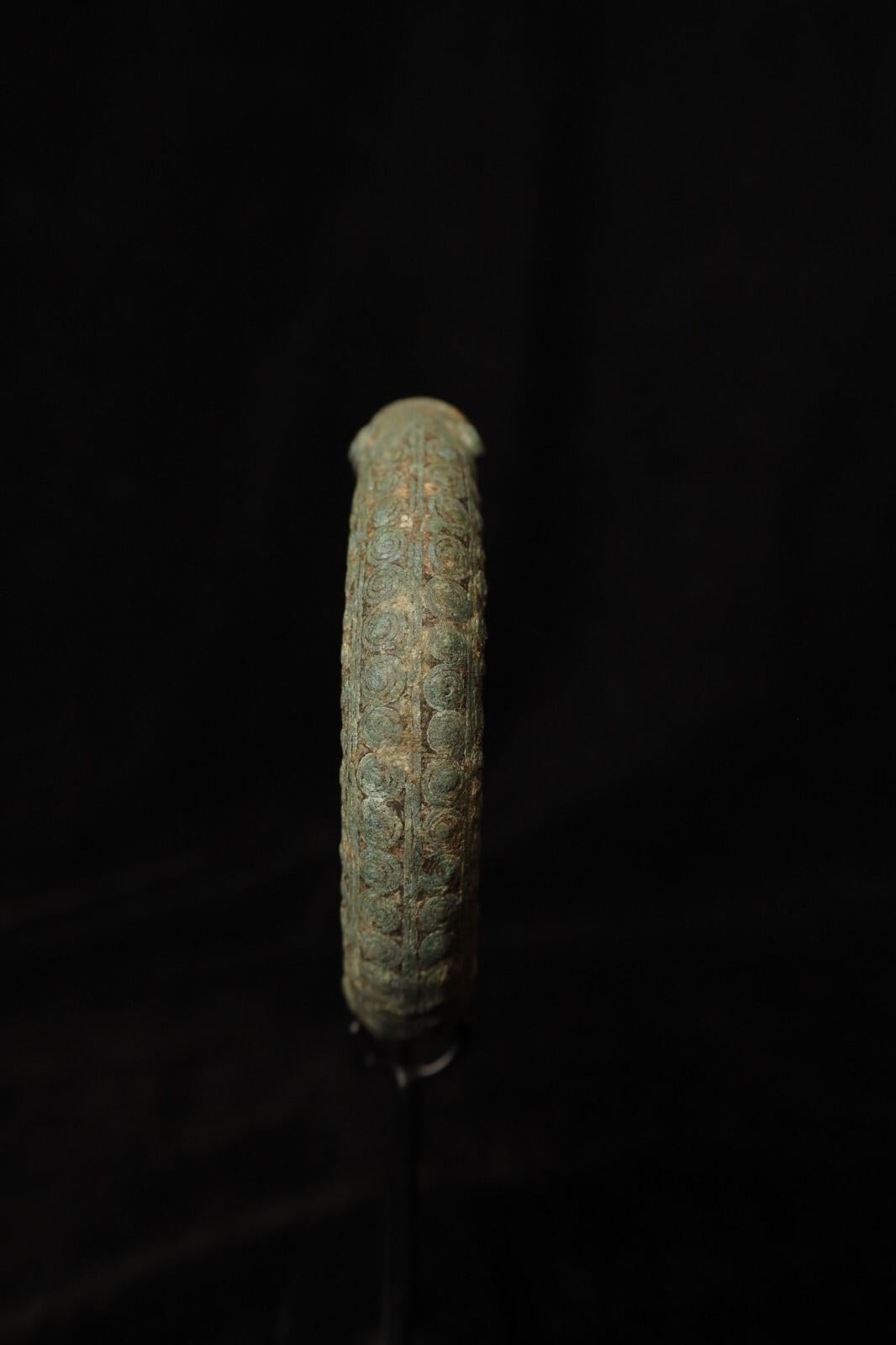 Rare Bronze Serpent Bangle – Thailand, Bronze Age (2000–1500 BCE) For Sale 1