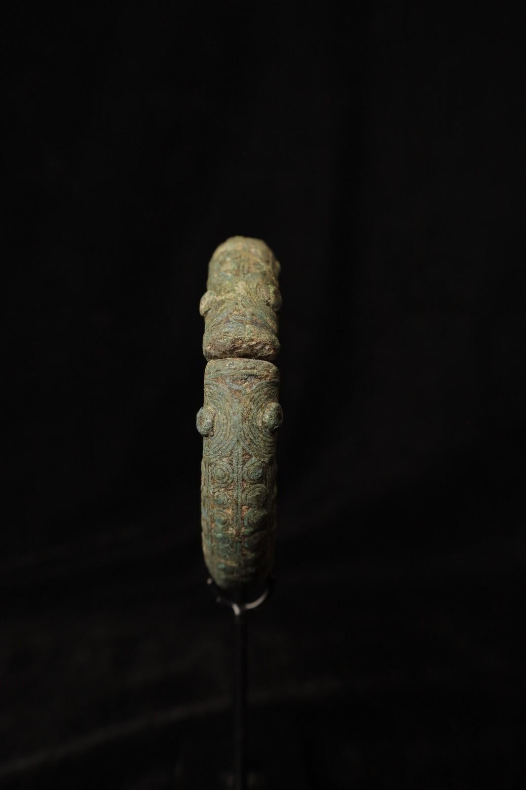 Rare Bronze Serpent Bangle – Thailand, Bronze Age (2000–1500 BCE) For Sale 2