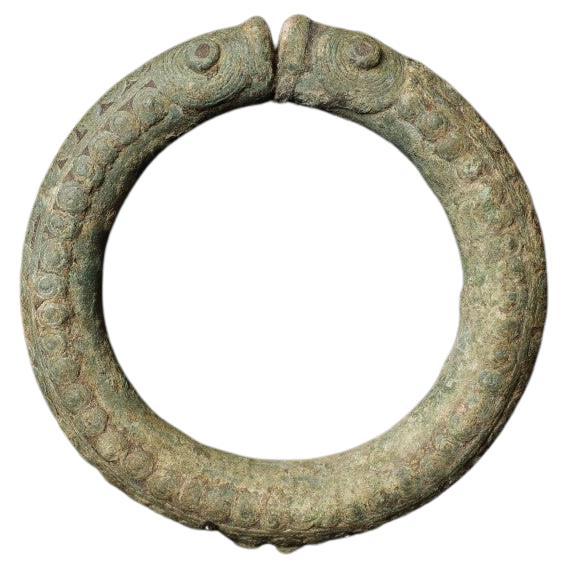 Rare Bronze Serpent Bangle – Thailand, Bronze Age (2000–1500 BCE) For Sale