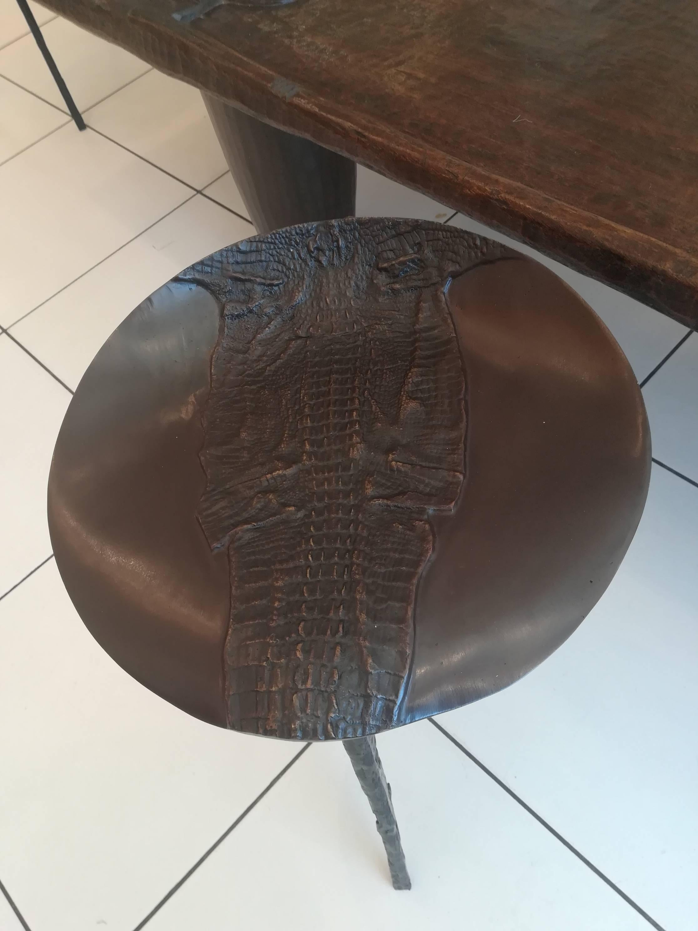 Rare Bronze Stool Top Depicting a Crocodile In Excellent Condition In Saint-Ouen, FR