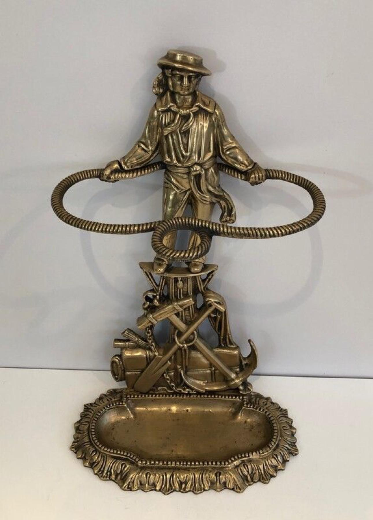 Français Rare Stand Umbrella en bronze représentant un marin. Travail en français. Circa 1900 en vente