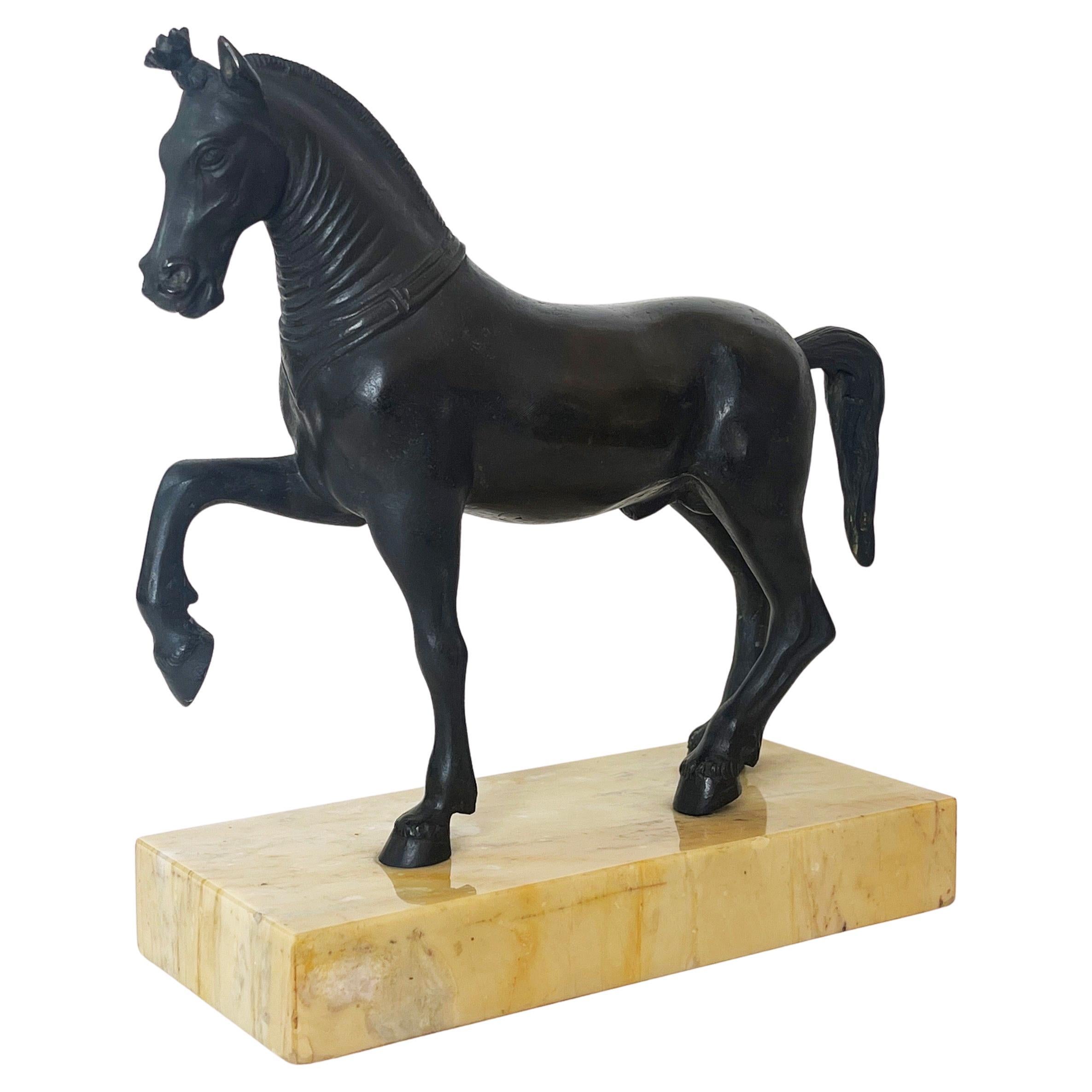 Rare cheval de marche du Quadriga Herculaneum, d'après Paderni de Camillo en vente