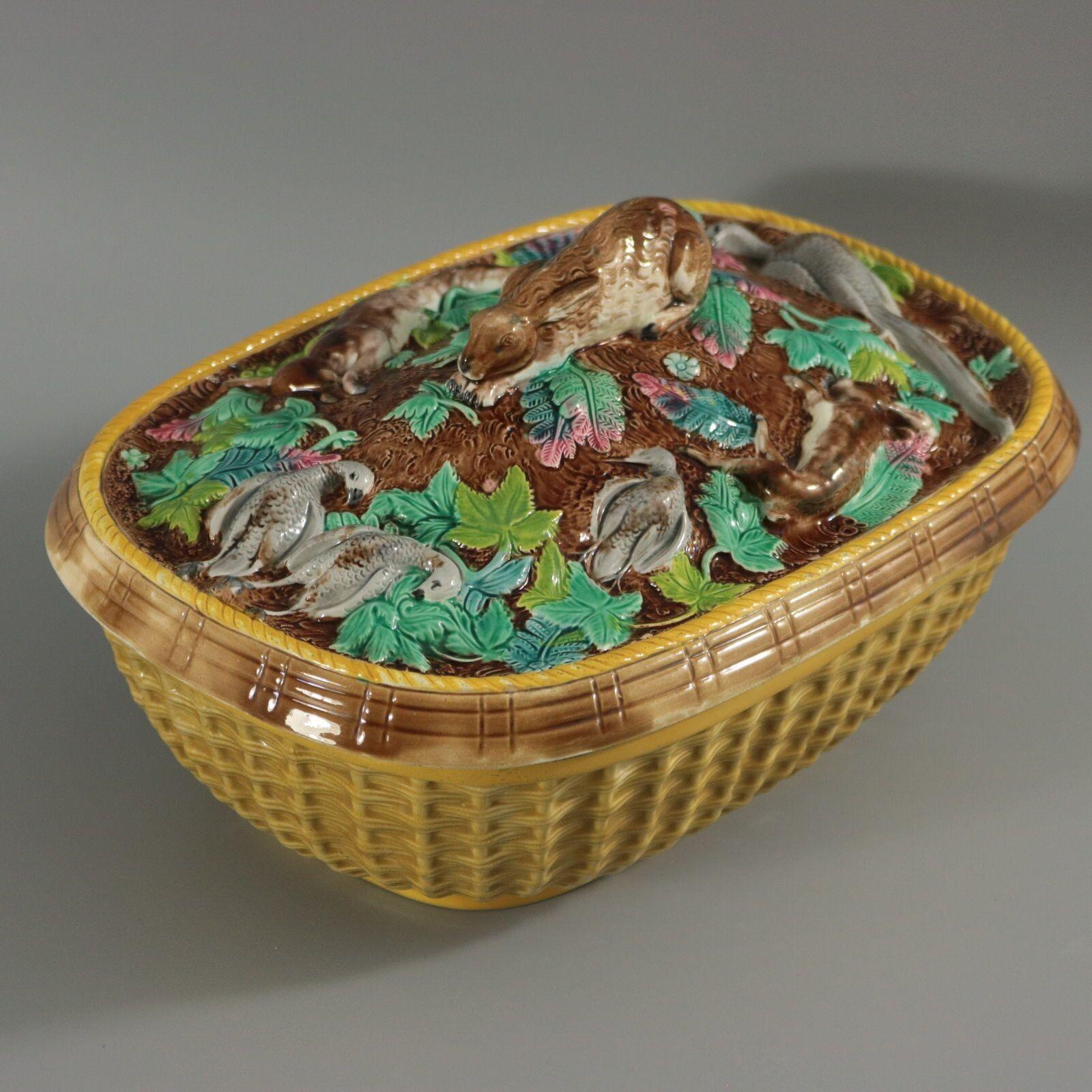 Rare Brown Westhead Moore Majolica Game Pie Dish In Good Condition For Sale In Chelmsford, Essex