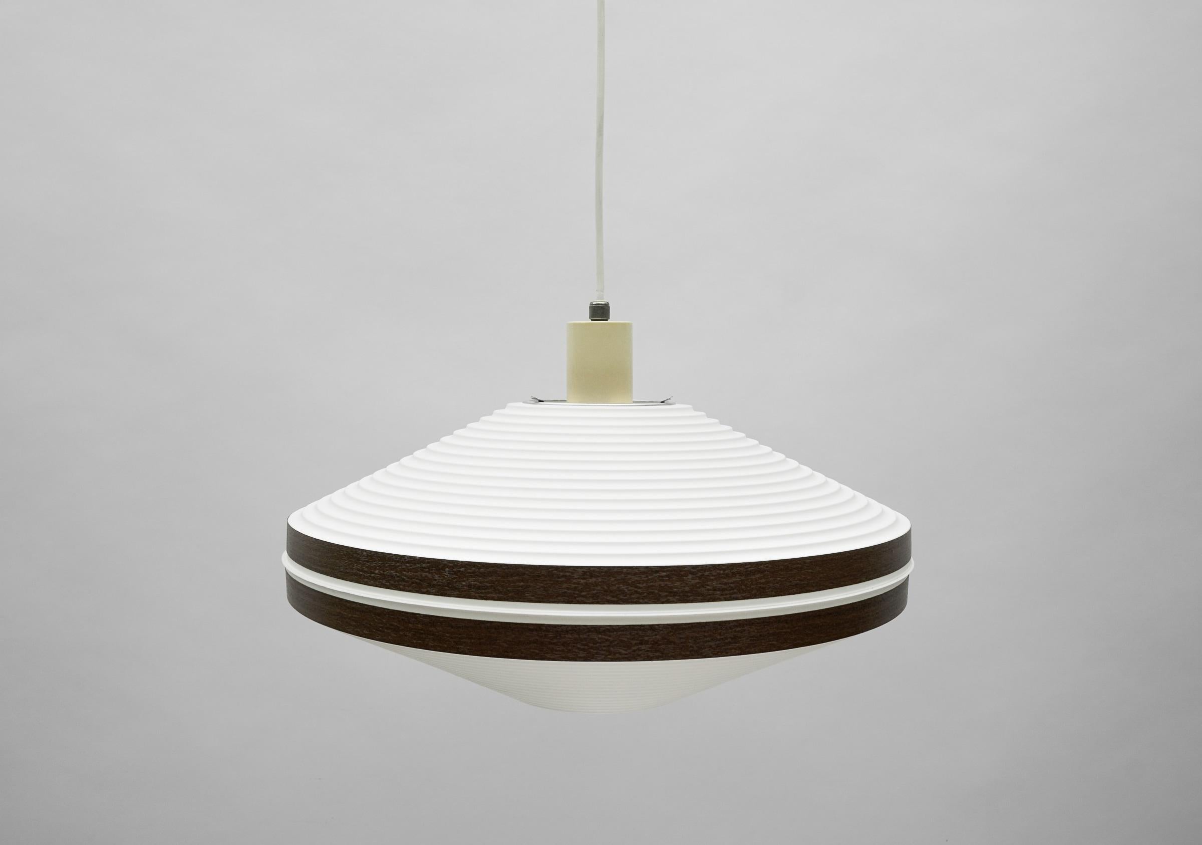 Rare Brown & White Ufo Pendant Lamp by Aloys F. Gangkofner for ERCO Leuchten In Good Condition For Sale In Nürnberg, Bayern