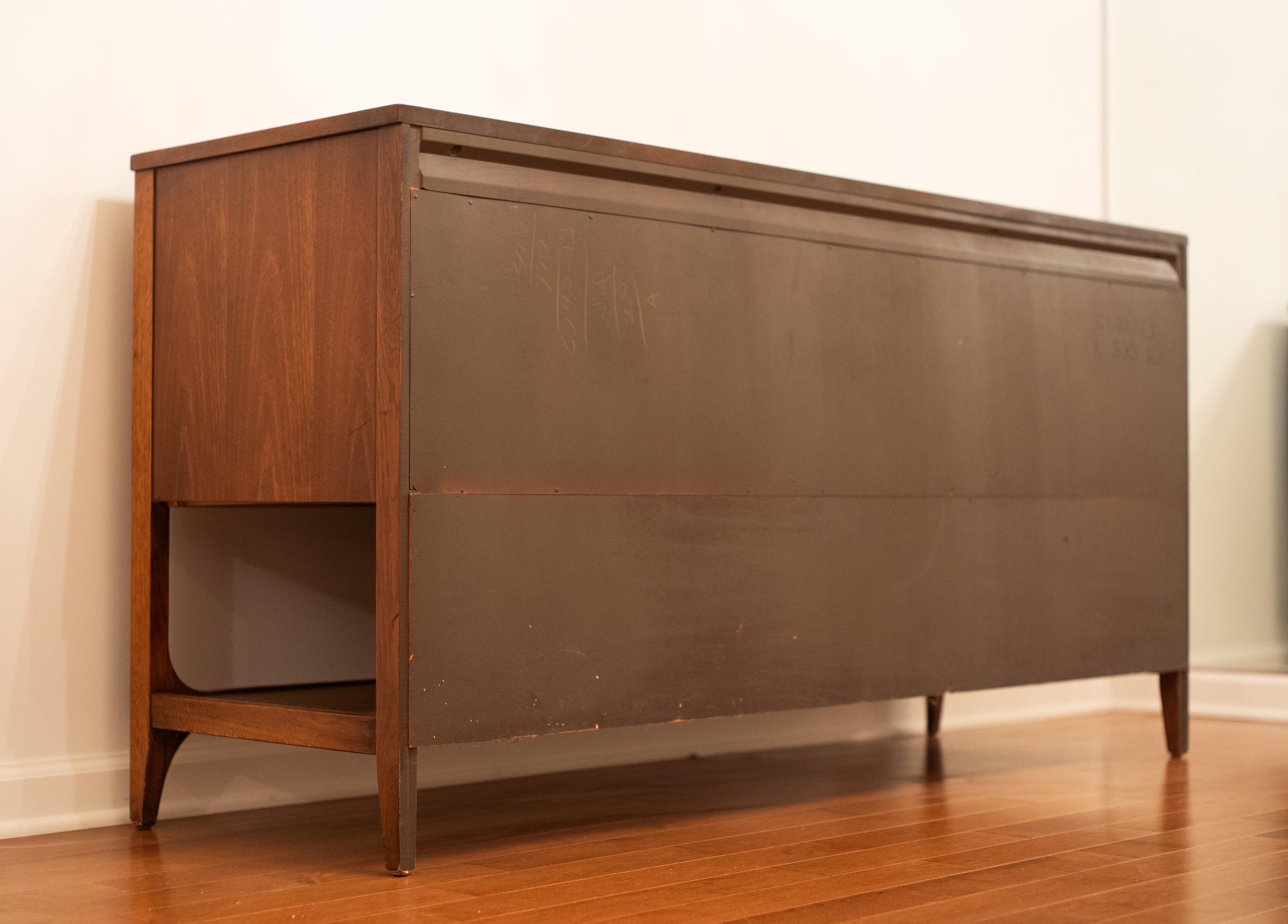 Rare Broyhill Brasilia Model 6140-13 Credenza Buffet Sideboard Fluted Walnut 3