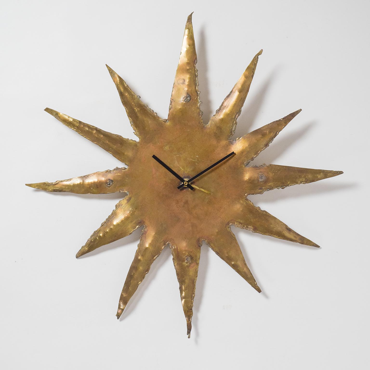 Very unique French torch-cut Brutalist brass wall clock from the 1970s. Made from a single sheet of brass this one of a kind clock exudes a very gritty sculptural quality. The brass has developed a lovely patina over the years. The battery-powered