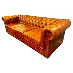 Seltenes großes getuftetes Buffalo Hide-Sofa aus Chesterfield