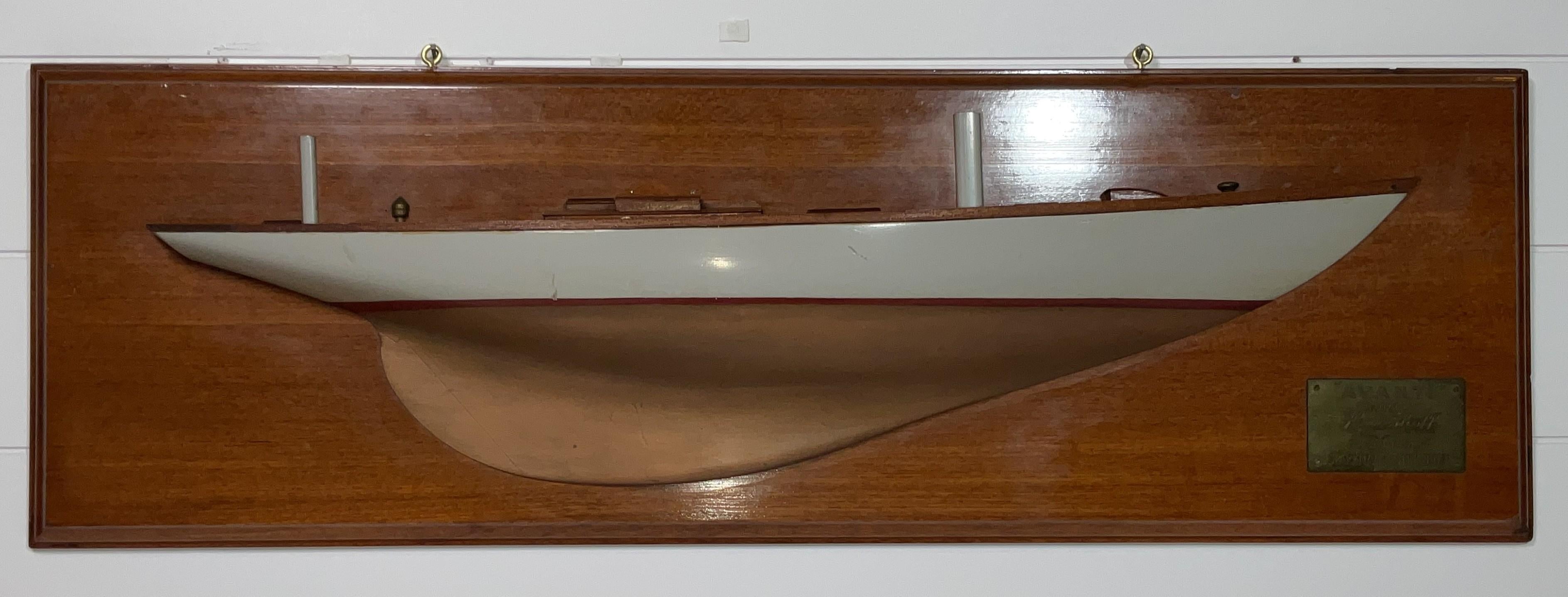Rare Builders Half Model of the Herreshoff Yacht Avanti In condizioni buone in vendita a Norwell, MA