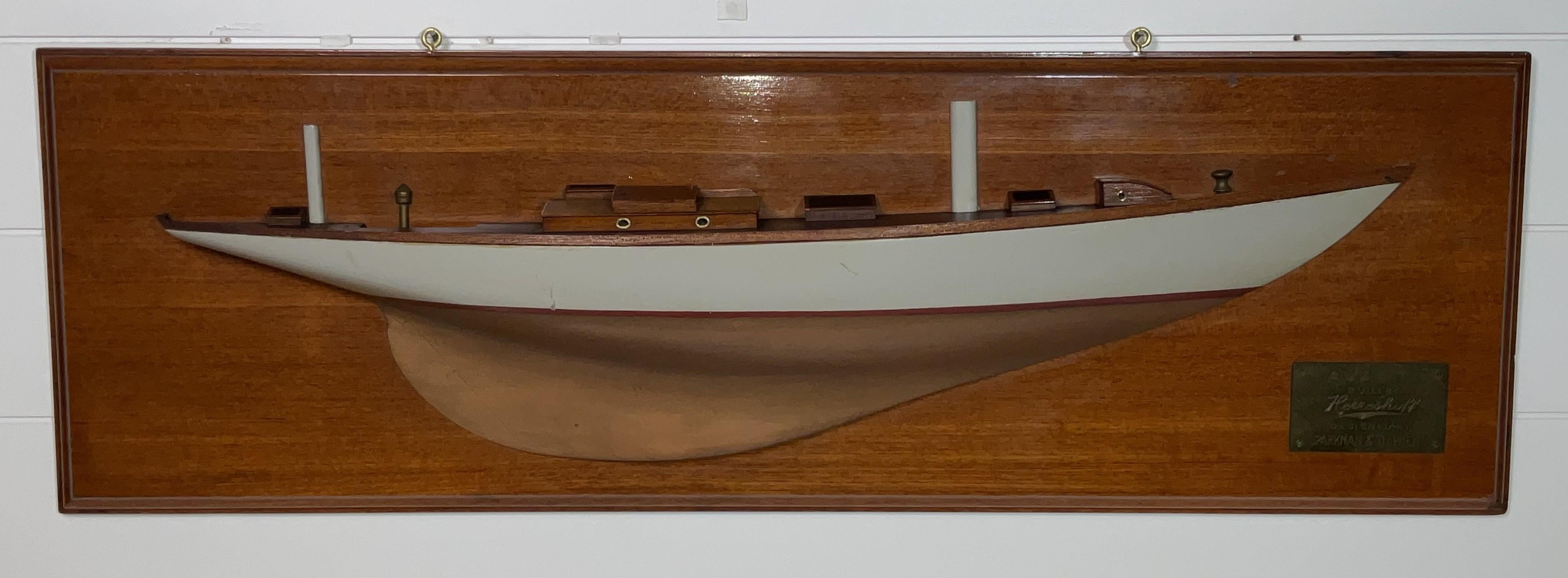 Metà XX secolo Rare Builders Half Model of the Herreshoff Yacht Avanti in vendita