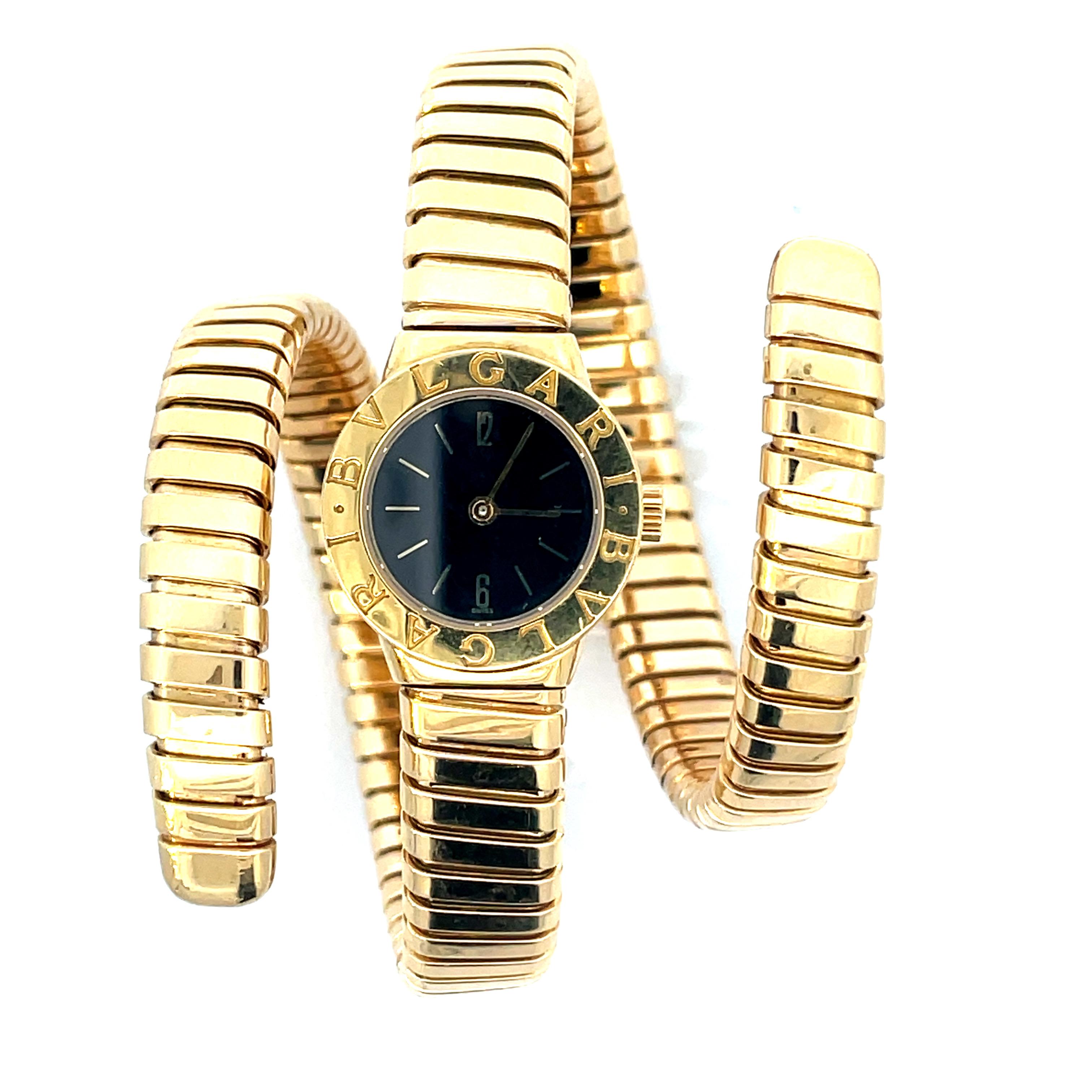Bulgari Tubogas lady's snake bracelet watch in 18kt yellow gold featuring a stunning and rare central movement watch. This  Automatic movement watch has a round head and black dial. An iconic watch you will wear forever. Circa mid-1980s
The watch