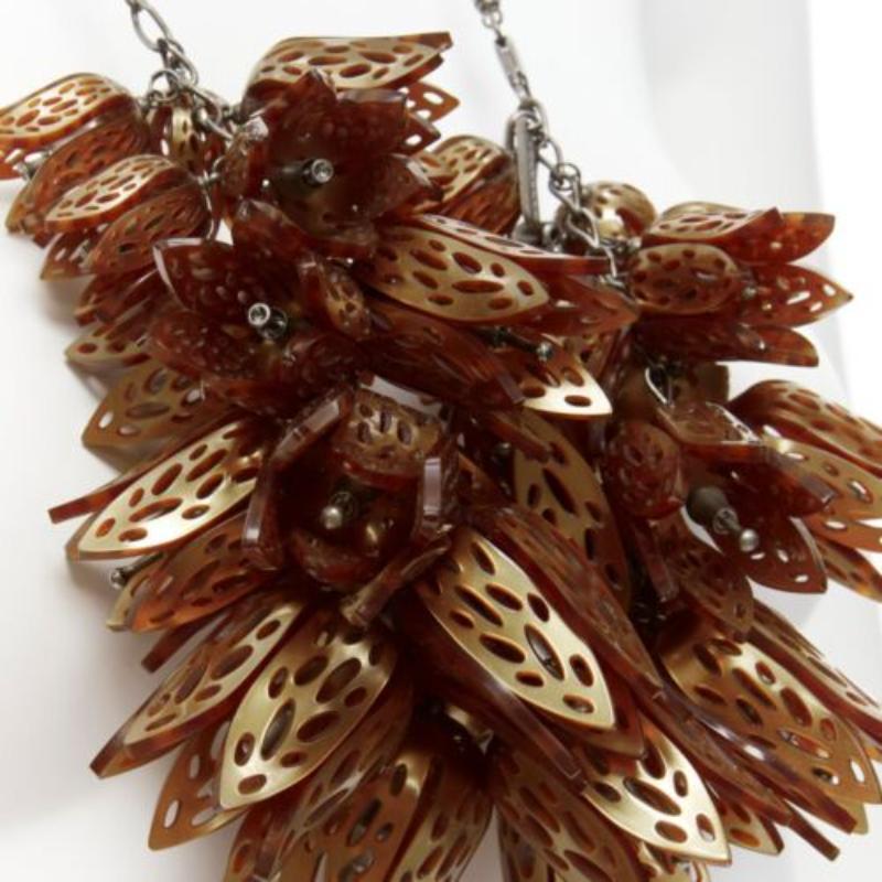 rare BURBERRY brown acetate metal 3D flowers black coated rope necklace
Reference: SNKO/A00336
Brand: Burberry
Designer: Christopher Bailey
Material: Acetate, Metal
Color: Brown, Black
Pattern: Floral
Closure: Lobster Clasp
Extra Details: Lobster