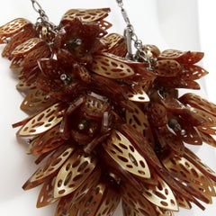 raro BURBERRY acetato marrón metal 3D flores recubierto cuerda collar declaración