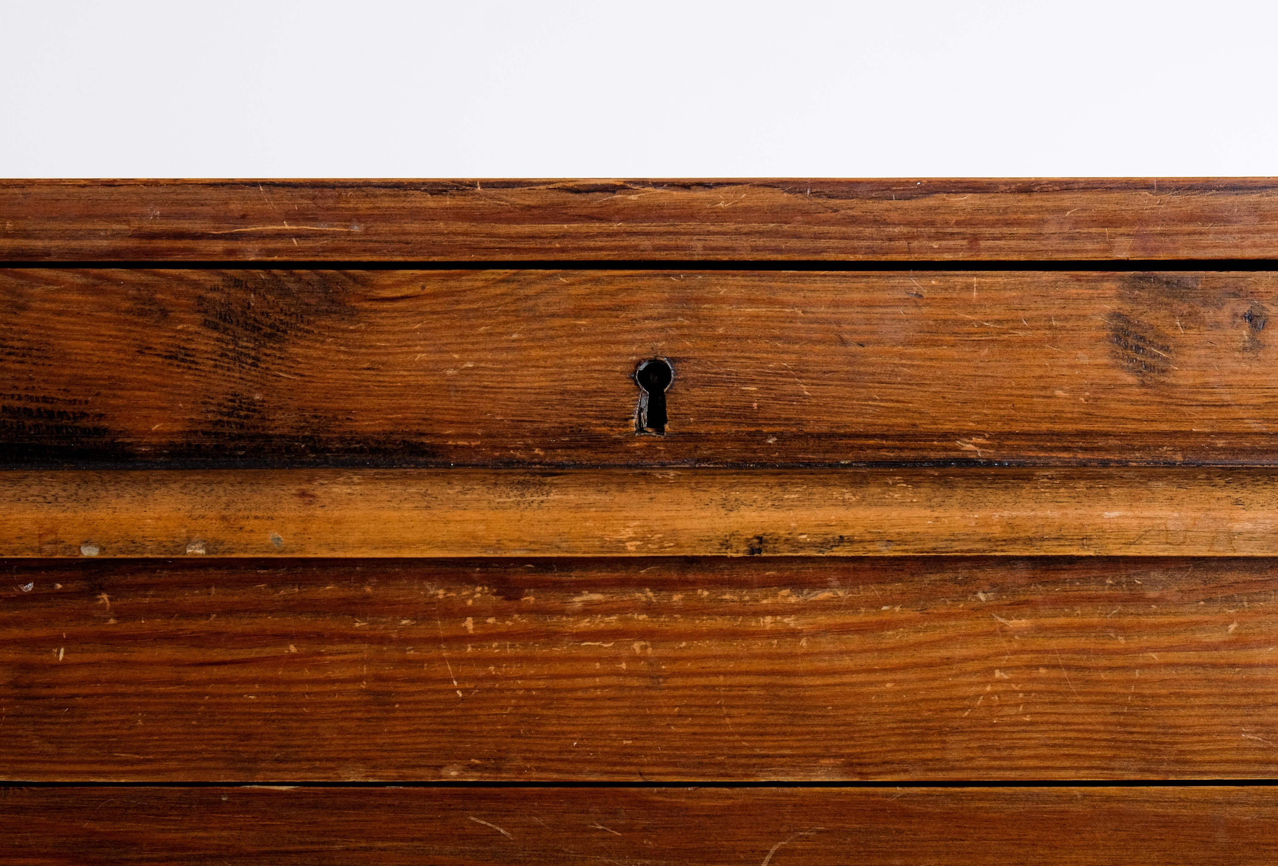 Rare Bureau / Chest of Drawers in pine, Sweden, 1930s In Good Condition For Sale In Stockholm, SE