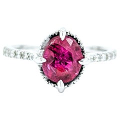 Raro Anillo de Rubí Birmano con Diamantes en Oro Blanco de 18k
