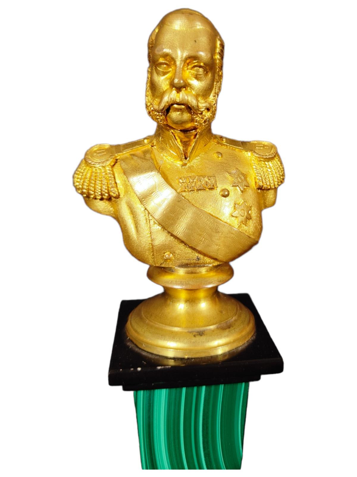 Rare Bust of Alexander II in Gilded Bronze on a Malachite Base from the 19th Cen In Good Condition For Sale In Madrid, ES