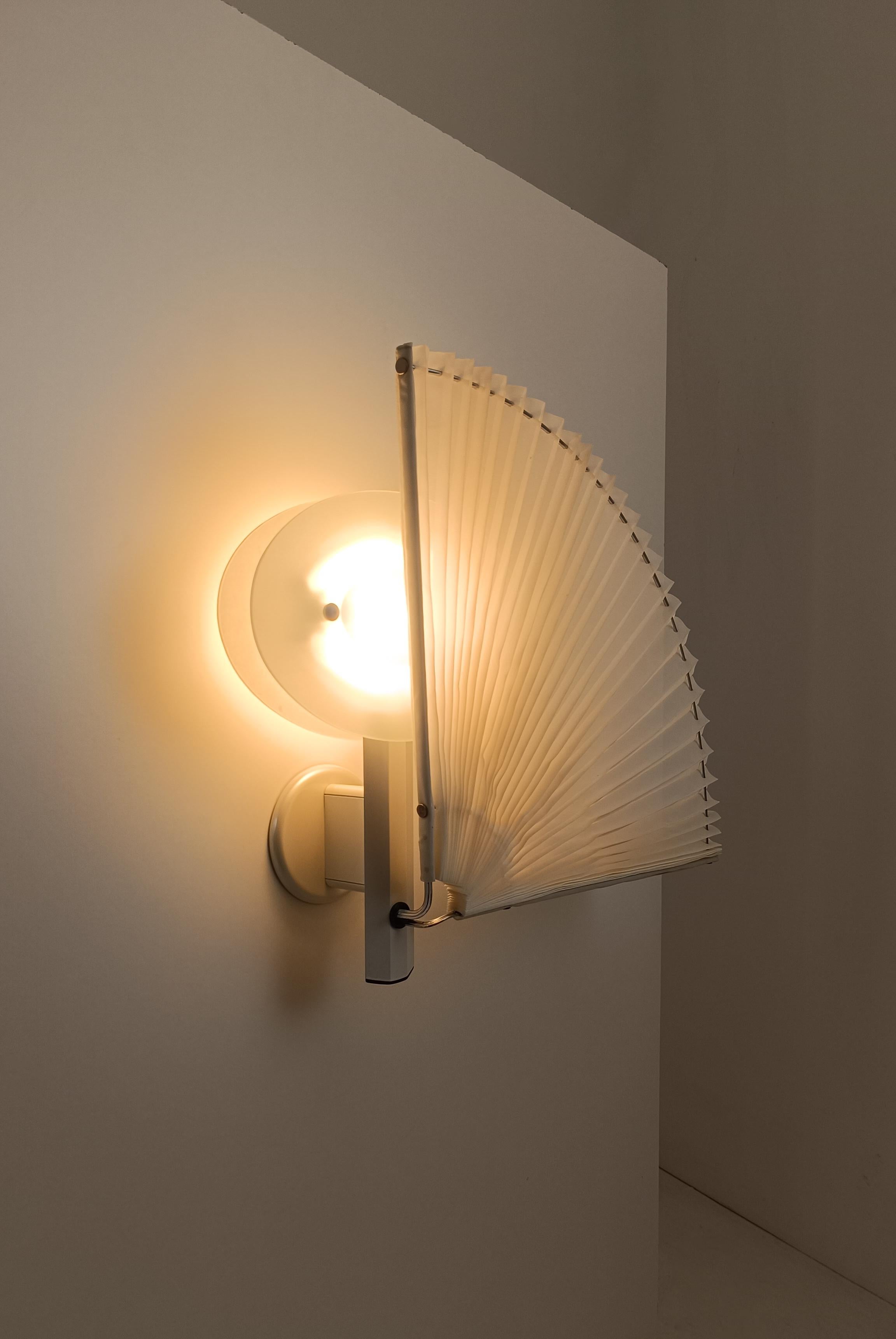 Raro aplique / lámpara de pared Mariposa de Afra & Tobia Scarpa para Flos,  Italia años 80 en venta 11