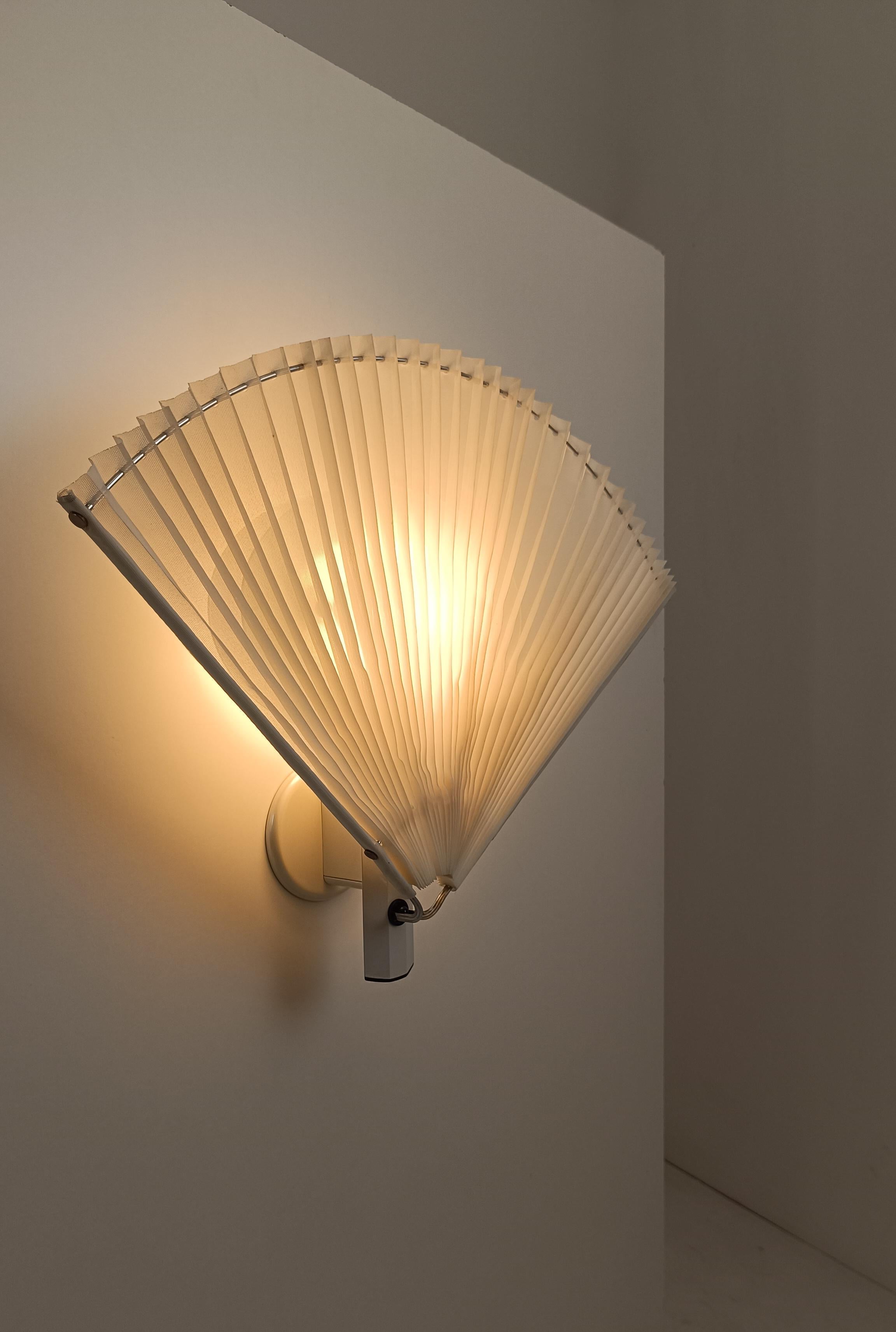 Raro aplique / lámpara de pared Mariposa de Afra & Tobia Scarpa para Flos,  Italia años 80 en venta 12