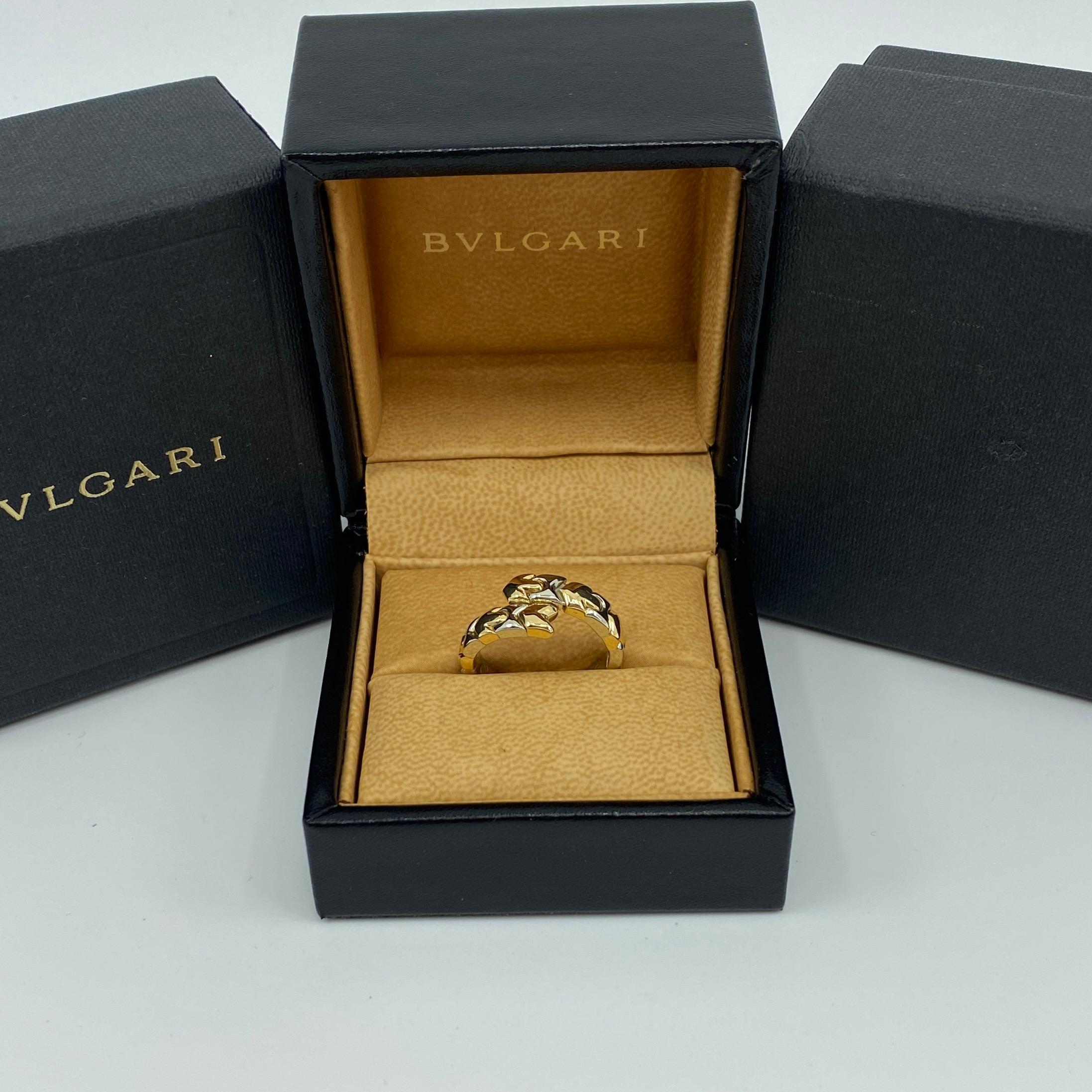Very Rare Vintage Bvlgari Alveare 18 Karat Gold & Steel Spring Snake Ring.

A beautiful vintage 18k yellow gold and stainless steel Bvlgari Alveare ring with flexible spring design.

This stylish and unique spring design allowing it to fit between