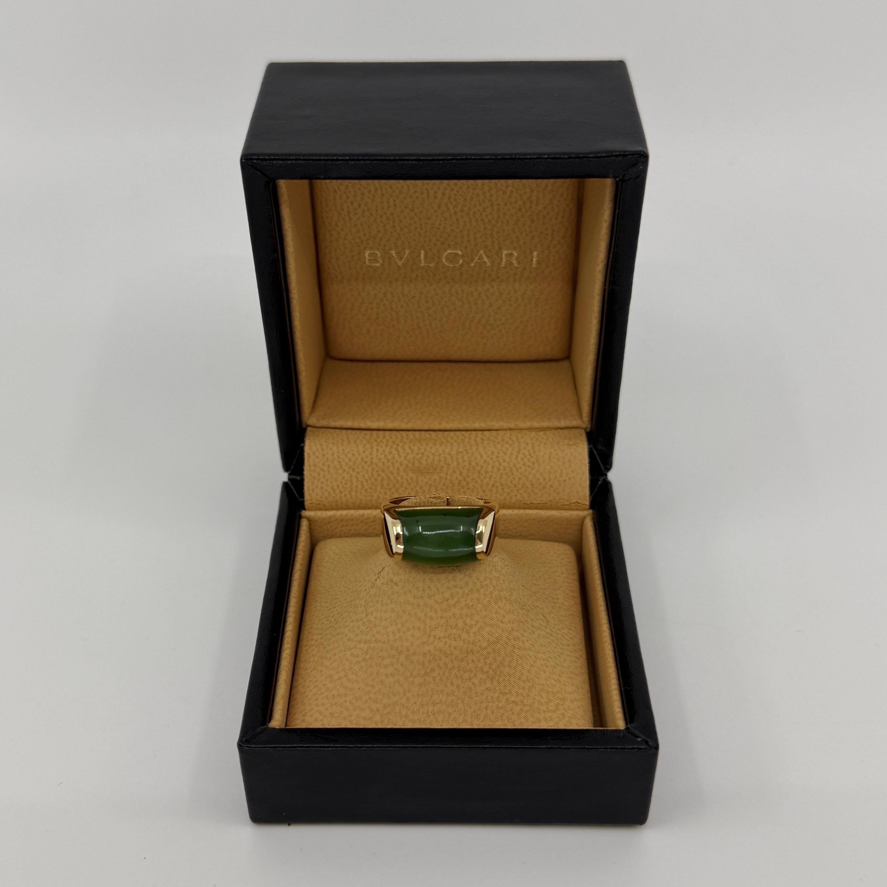 Rare Bvlgari Bulgari Green Jade Tronchetto 18 Karat Yellow Gold Ring with Box For Sale 5