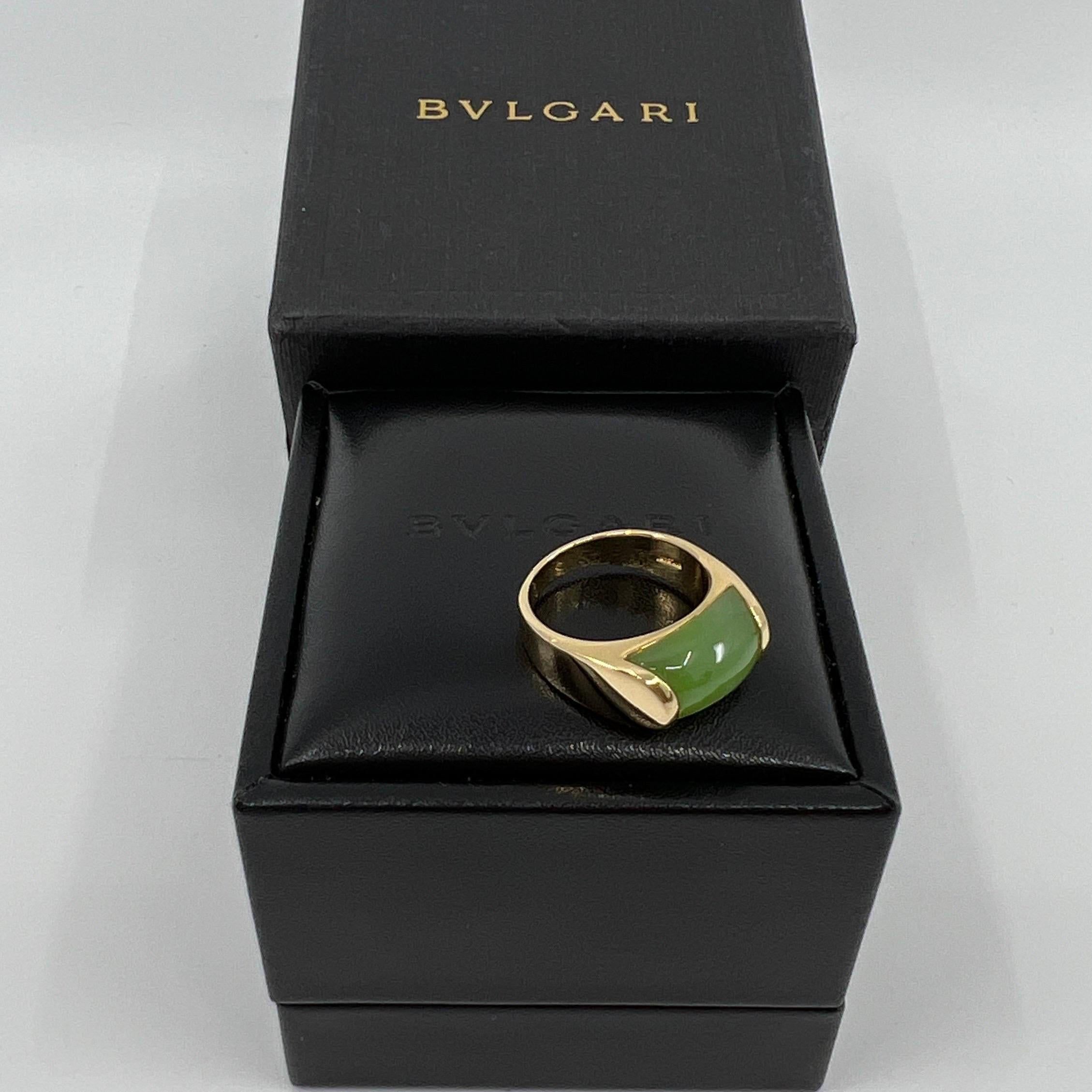 Rare Bvlgari Green Jade Tronchetto 18k Yellow Gold Ring.

Beautiful domed green nephrite jade set in a fine 18k yellow gold tension set ring. A very rare piece by bvlgari, we have not seen a jade tronchetto ring like this before.

In excellent