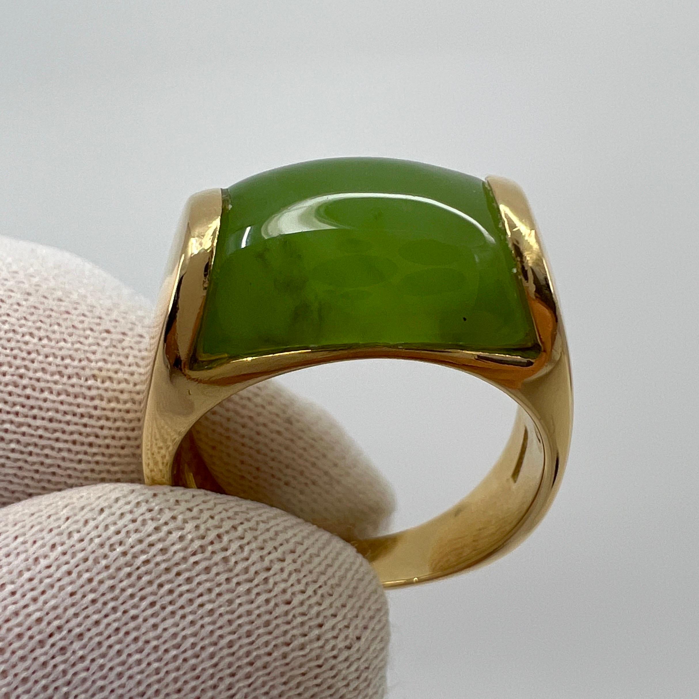 Cabochon Raro anello Bvlgari Bulgari Tronchetto di giada verde in oro giallo 18 carati con scatola