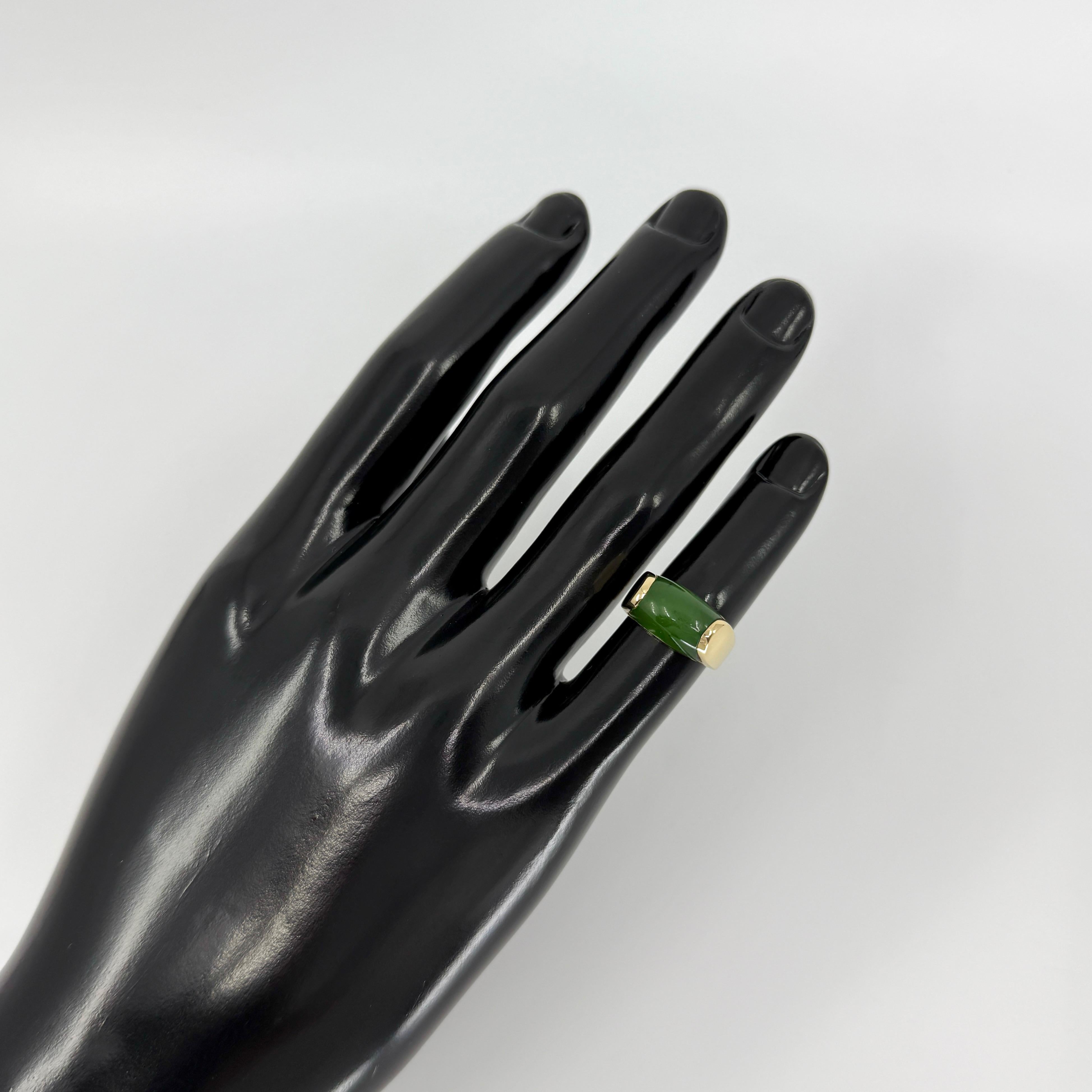 Rare Bvlgari Bulgari Green Jade Tronchetto 18 Karat Yellow Gold Ring with Box For Sale 2