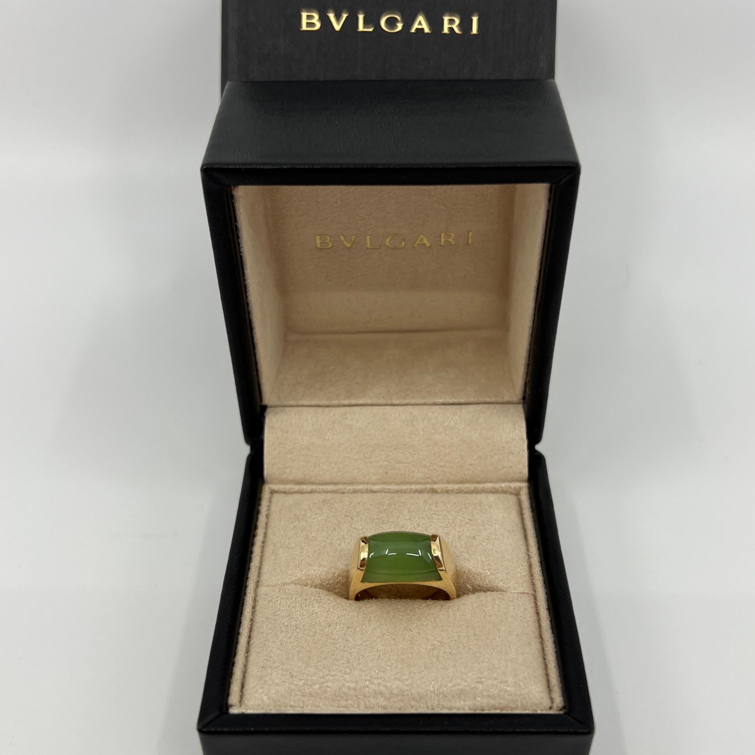 Women's or Men's Rare Bvlgari Bulgari Green Jade Tronchetto 18 Karat Yellow Gold Ring with Box