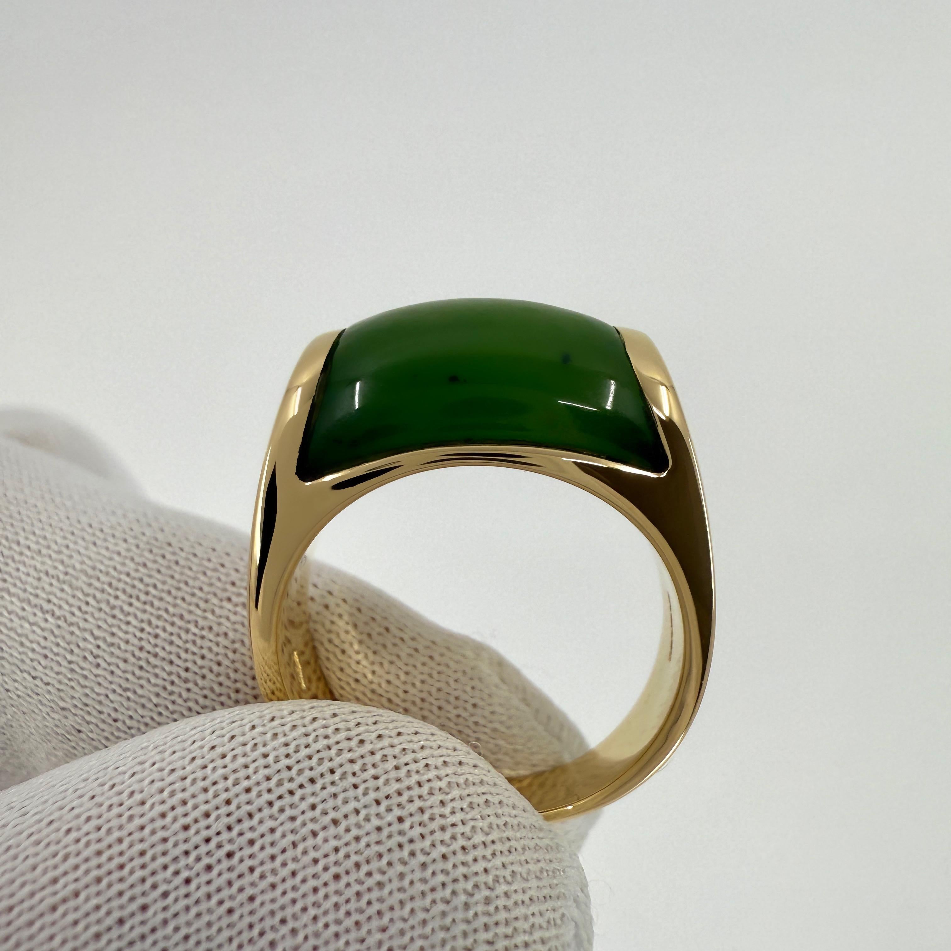 Rare Bvlgari Bulgari Green Jade Tronchetto 18 Karat Yellow Gold Ring with Box For Sale 3