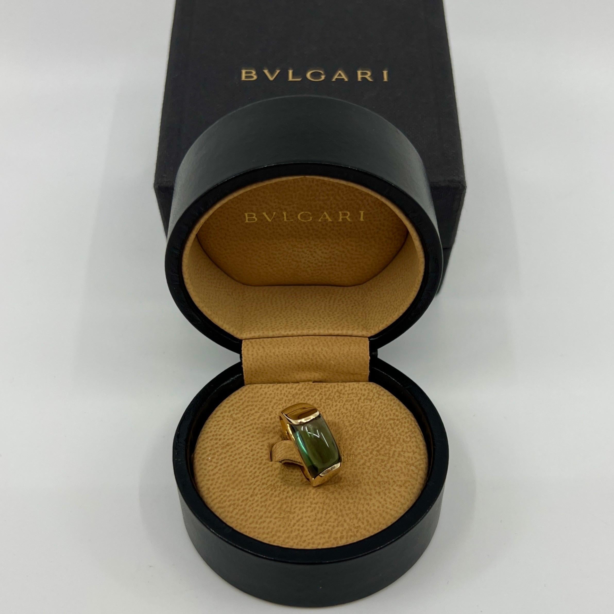 Seltener Bvlgari Grüner Turmalin Tronchetto 18k Gelbgold Ring.

Schöner gewölbter grüner Turmalin, eingefasst in einen feinen Ring aus 18 Karat Gelbgold mit Spannring.

In ausgezeichnetem Zustand, wurde professionell poliert und