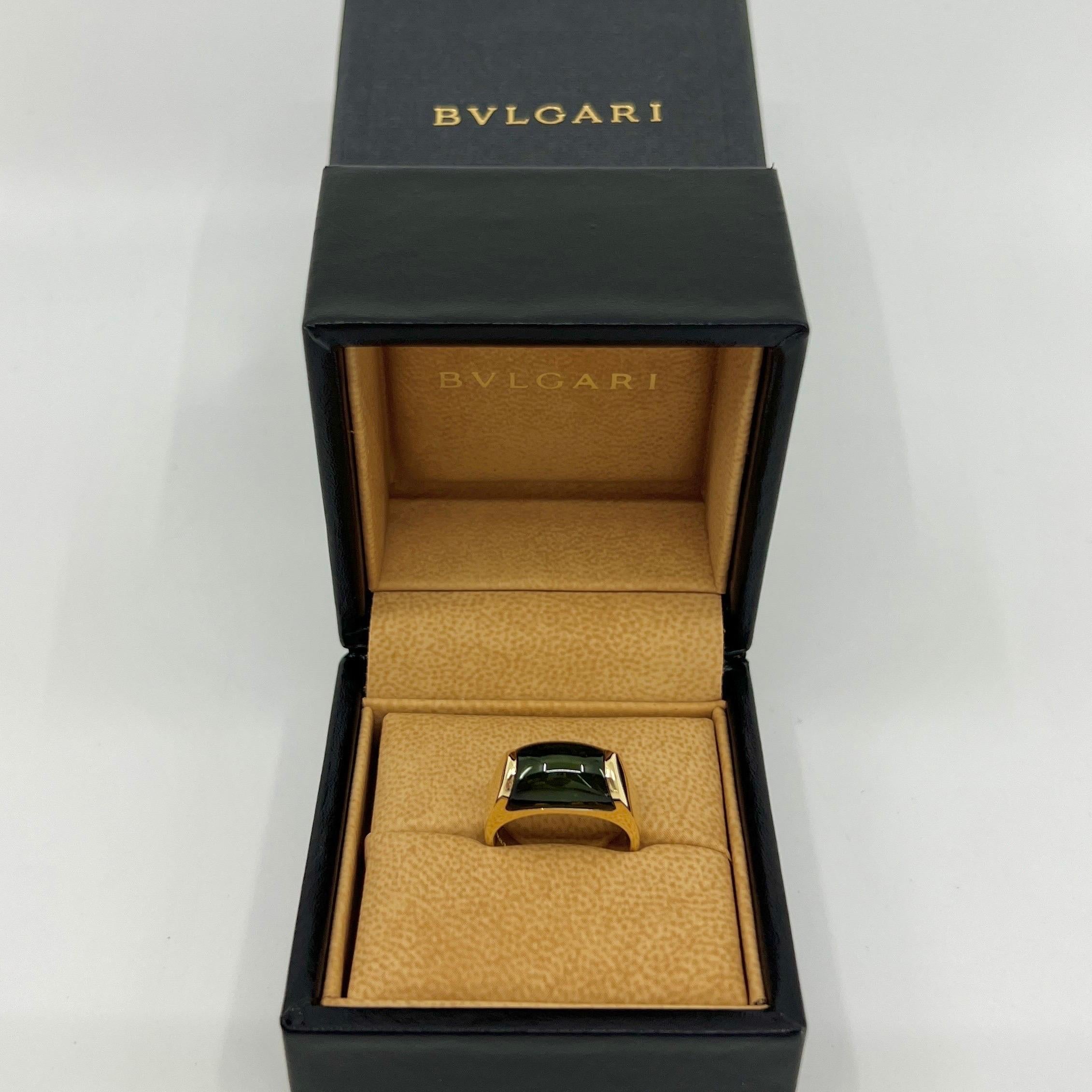 Raro anillo vintage Bvlgari de turmalina verde profunda Tronchetto de oro amarillo de 18 quilates.

Preciosa turmalina verde abovedada engastada en un fino anillo de oro amarillo de 18 quilates engarzado en tensión.

En muy buen estado, se ha pulido