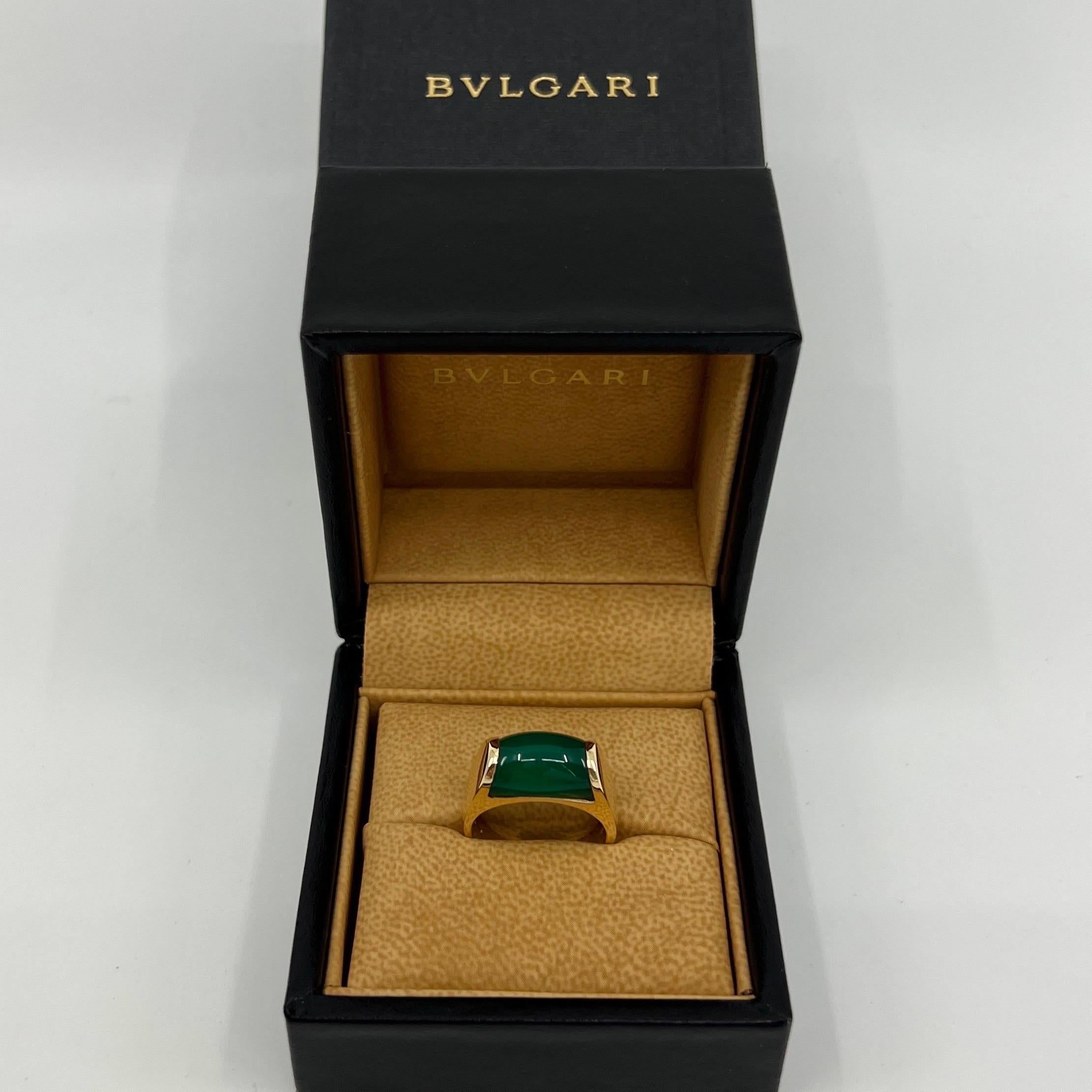 Cabochon Rare Bvlgari Bulgari Vivid Green Chalcedony 18 Karat Yellow Gold Ring with Box 7 For Sale