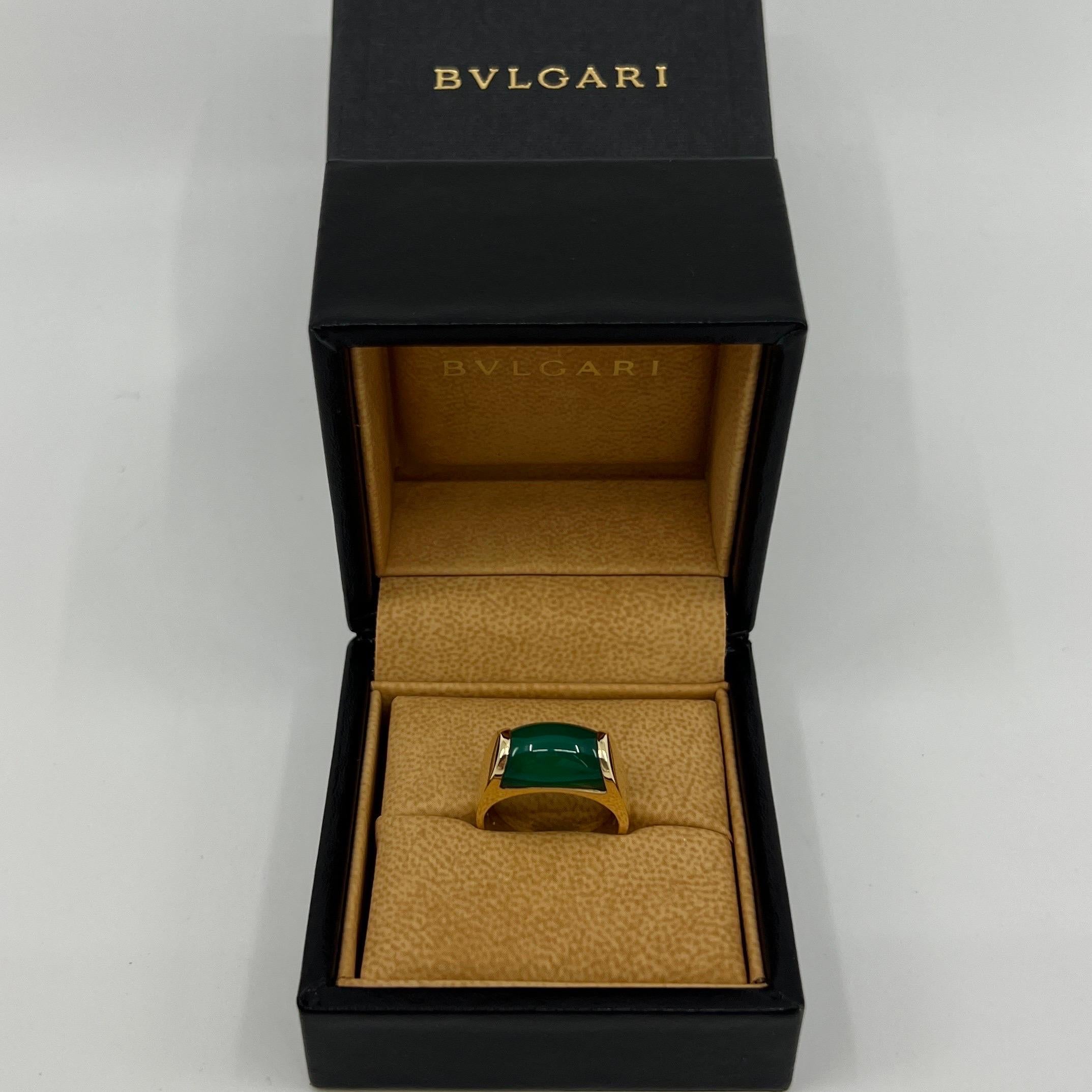 Rare Bvlgari Bulgari Vivid Green Chalcedony 18 Karat Yellow Gold Ring with Box 7 For Sale 3