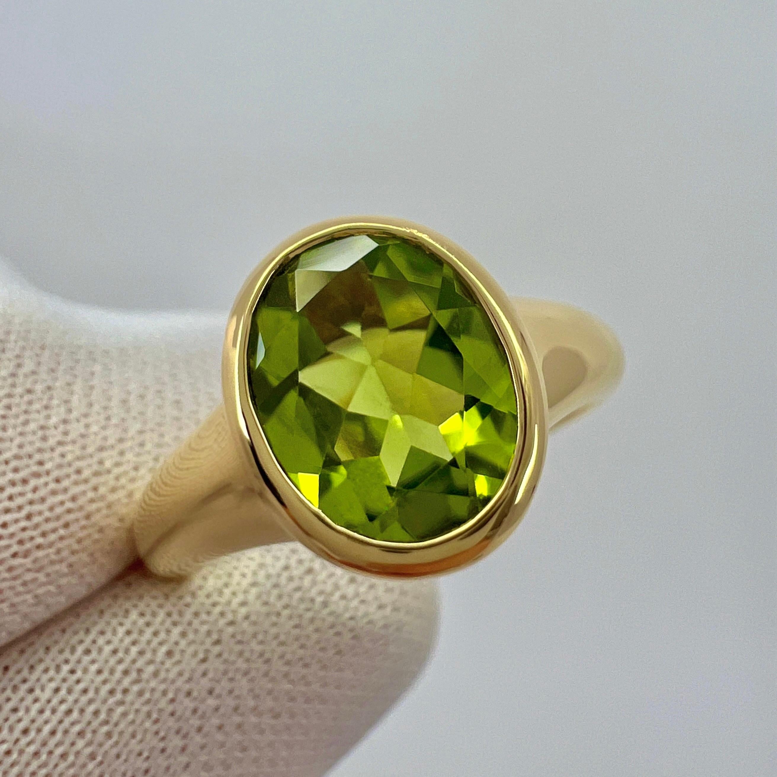 Bvlgari, bague rubans de style signet en or jaune 18 carats avec péridot vert ovale, rare Excellent état - En vente à Birmingham, GB