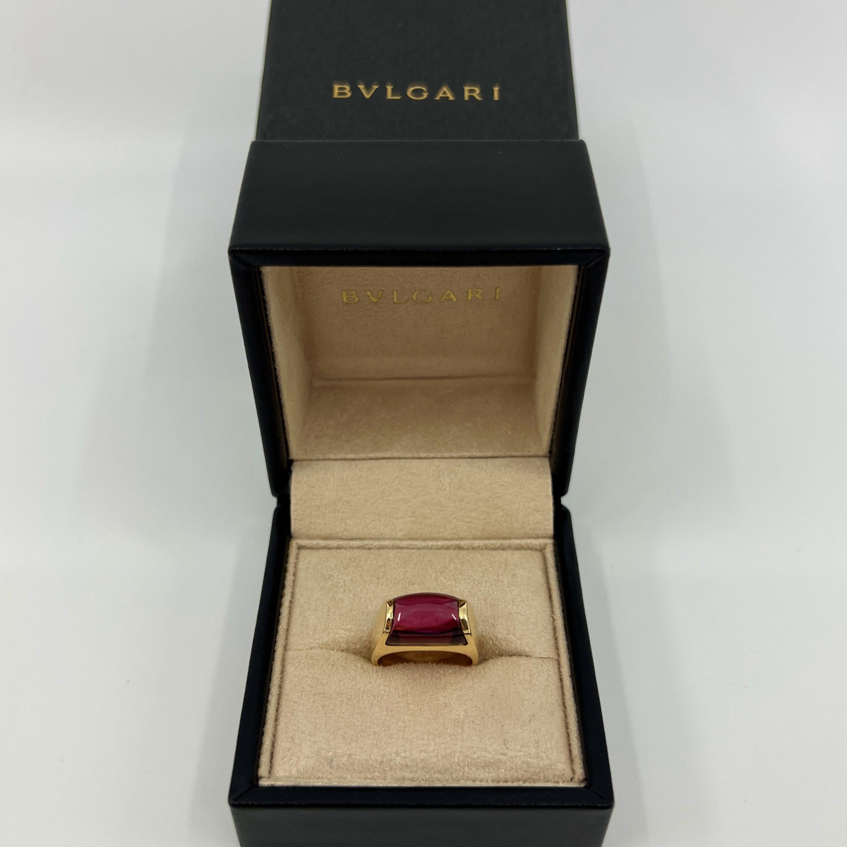 Rare Vintage Bvlgari Pink Rubellite Tourmaline Tronchetto 18k Yellow Gold Ring.

Magnifique tourmaline rose rubellite en forme de dôme sertie dans une bague en or jaune 18 carats sertie en tension. Quelques petites inclusions naturelles dans la