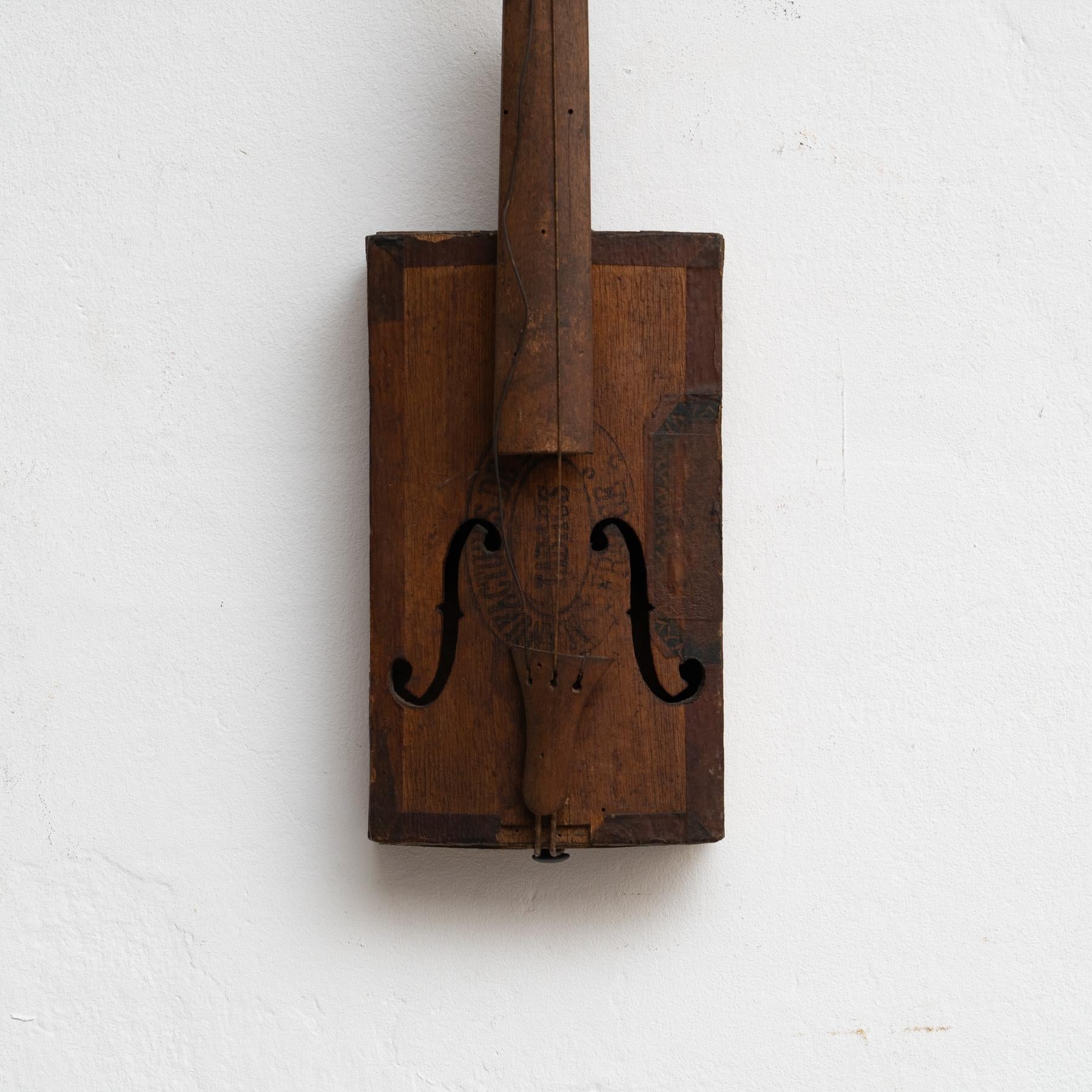 Raro violino francese a scatola di sigari del 1900 circa - autentico strumento popolare dell'arte della trincea In condizioni discrete in vendita a Barcelona, Barcelona