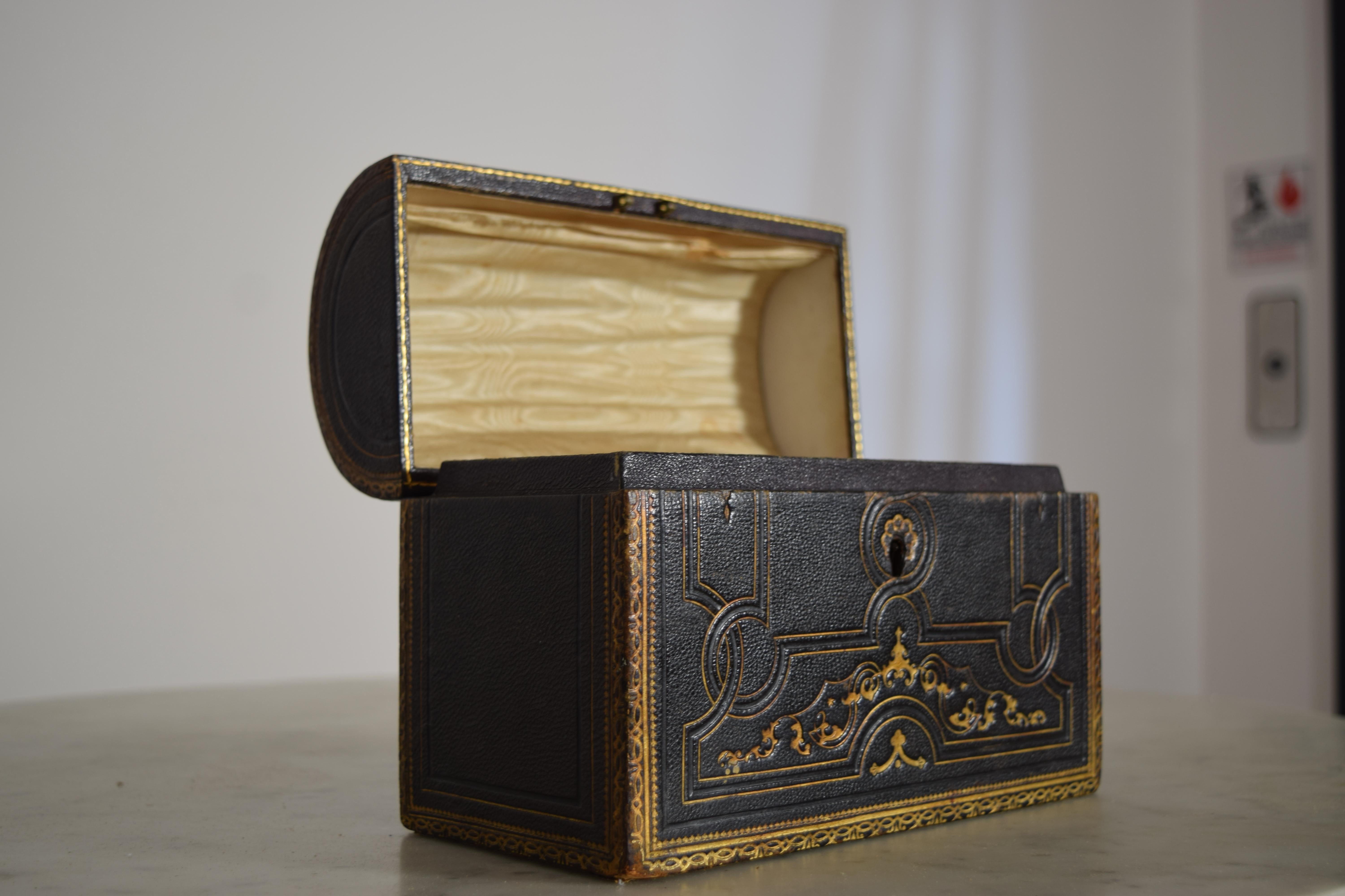 Raro estuche abovedado de cuero negro y dorado de C. Asprey of London en Bastante bueno estado para la venta en Atlanta, GA