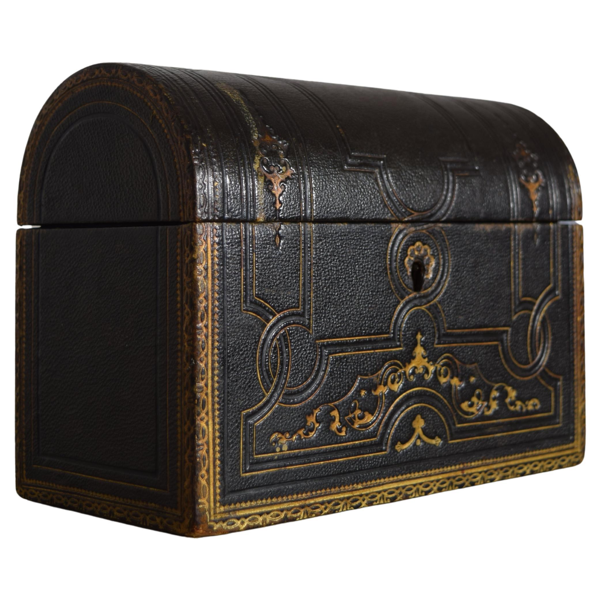Raro estuche abovedado de cuero negro y dorado de C. Asprey of London