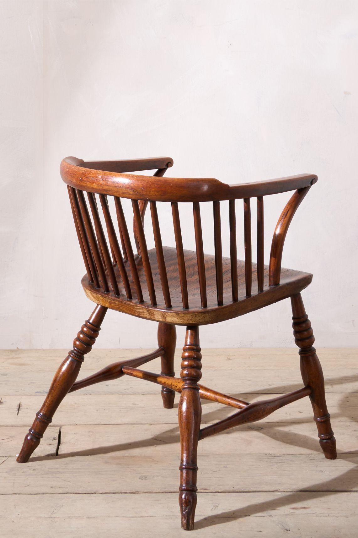 XVIIIe siècle et antérieur Rare chaise Windsor à dossier bas en frêne et orme datant de C.I.C. en vente
