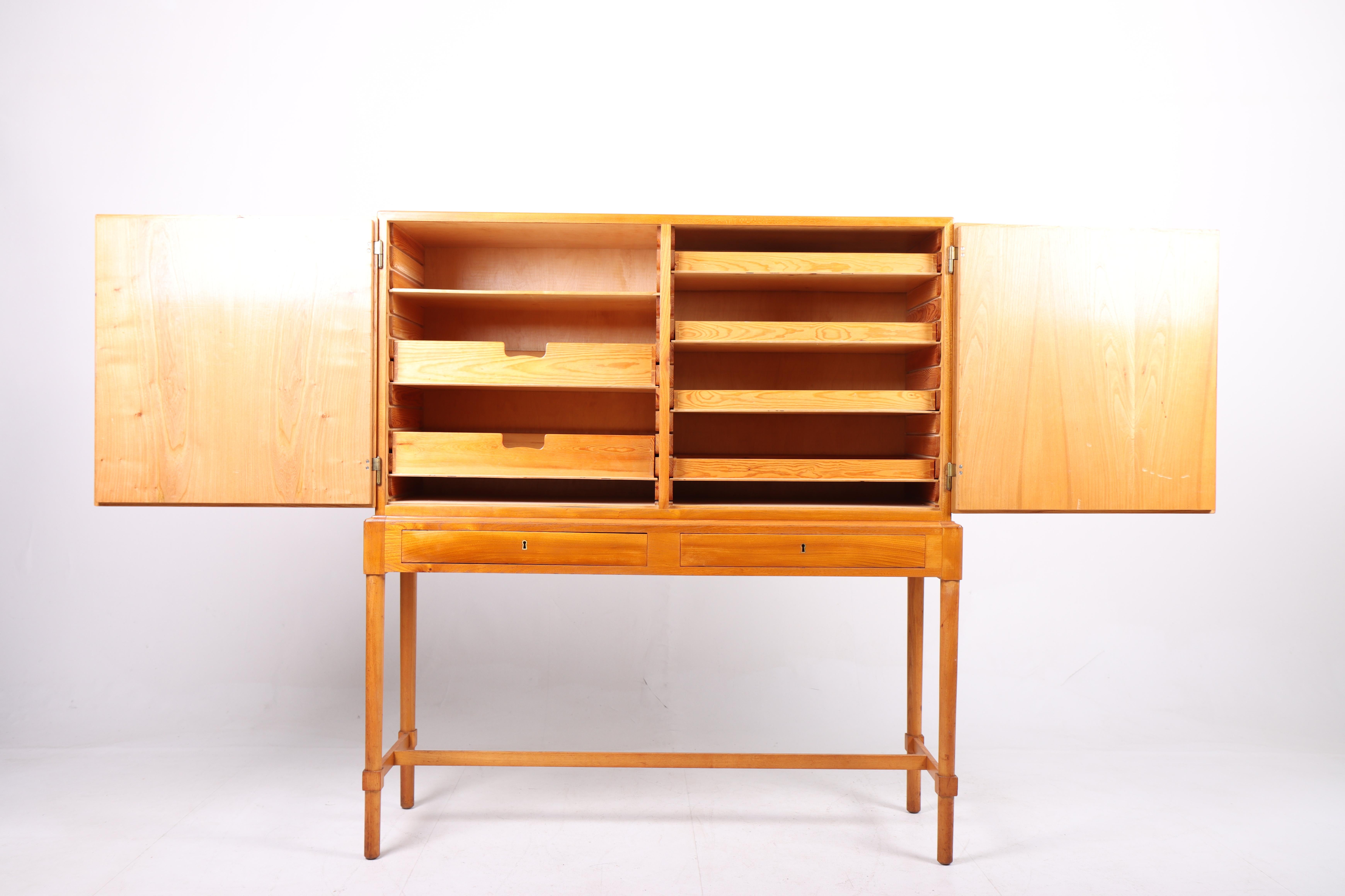 Mid-20th Century Rare Cabinet in Elm by Børge Mogensen, Danish Design, 1950s