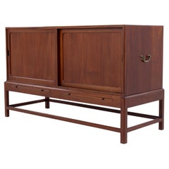 Rare armoire en acajou avec portes coulissantes