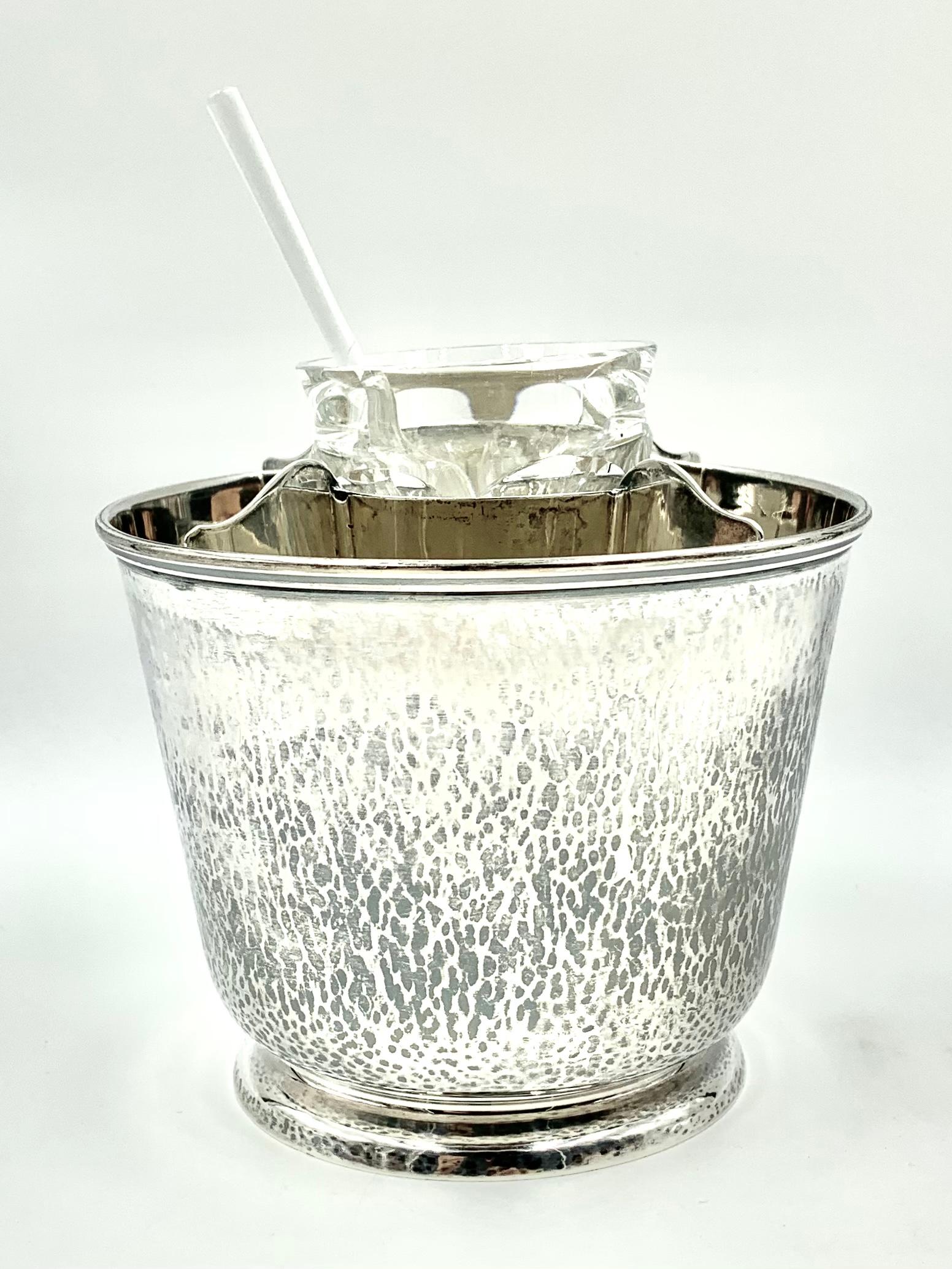 Rare California Modern American Arts & Crafts sterling silver Martele work hand hammered caviar bowl by Clemens Friedell, 1872-1963, Pasadena, California.
A very fine example of Modernist American Arts & Crafts Movement by the famed California