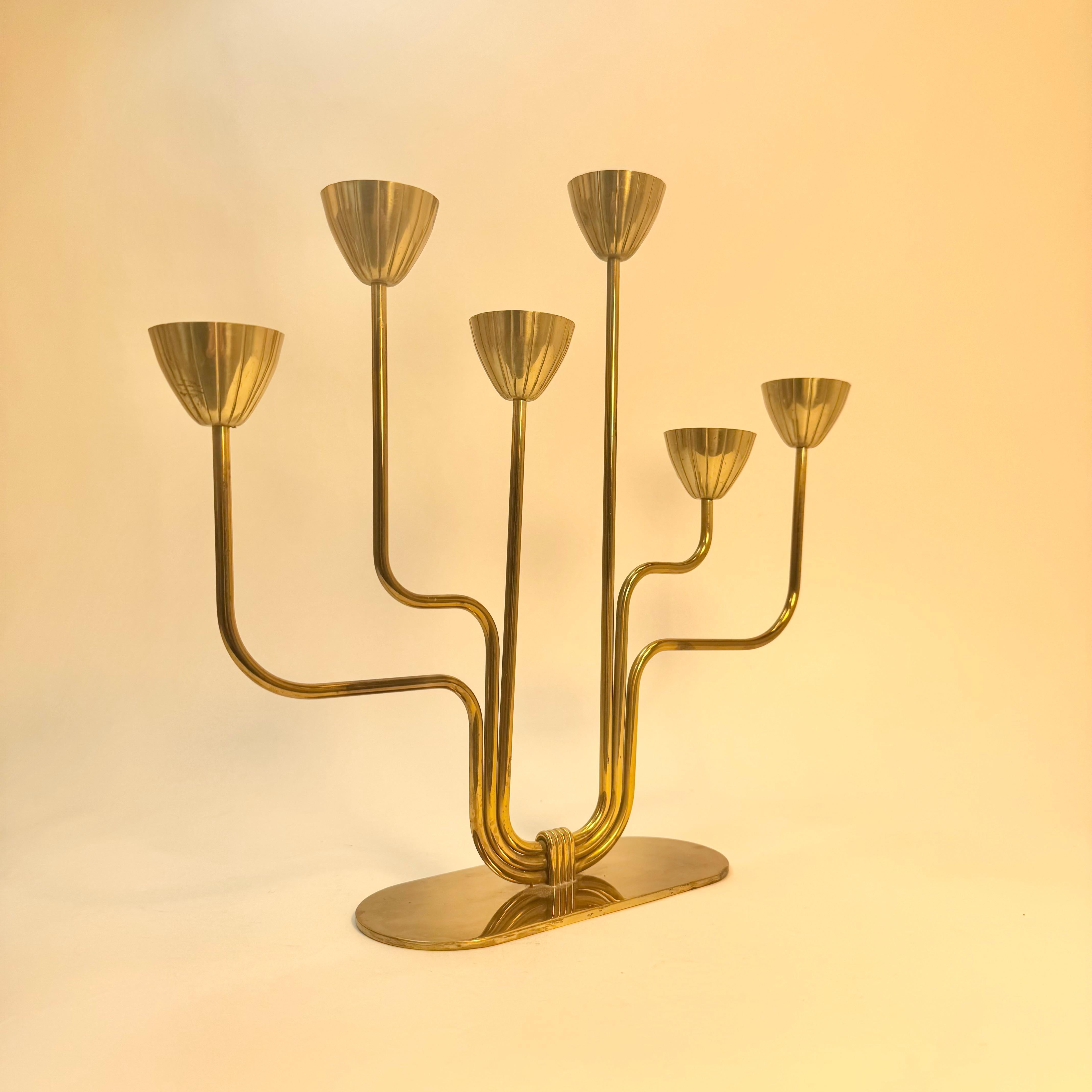 Svedese Raro candelabro in ottone di Gunnar Ander per Ystad-Metall in vendita