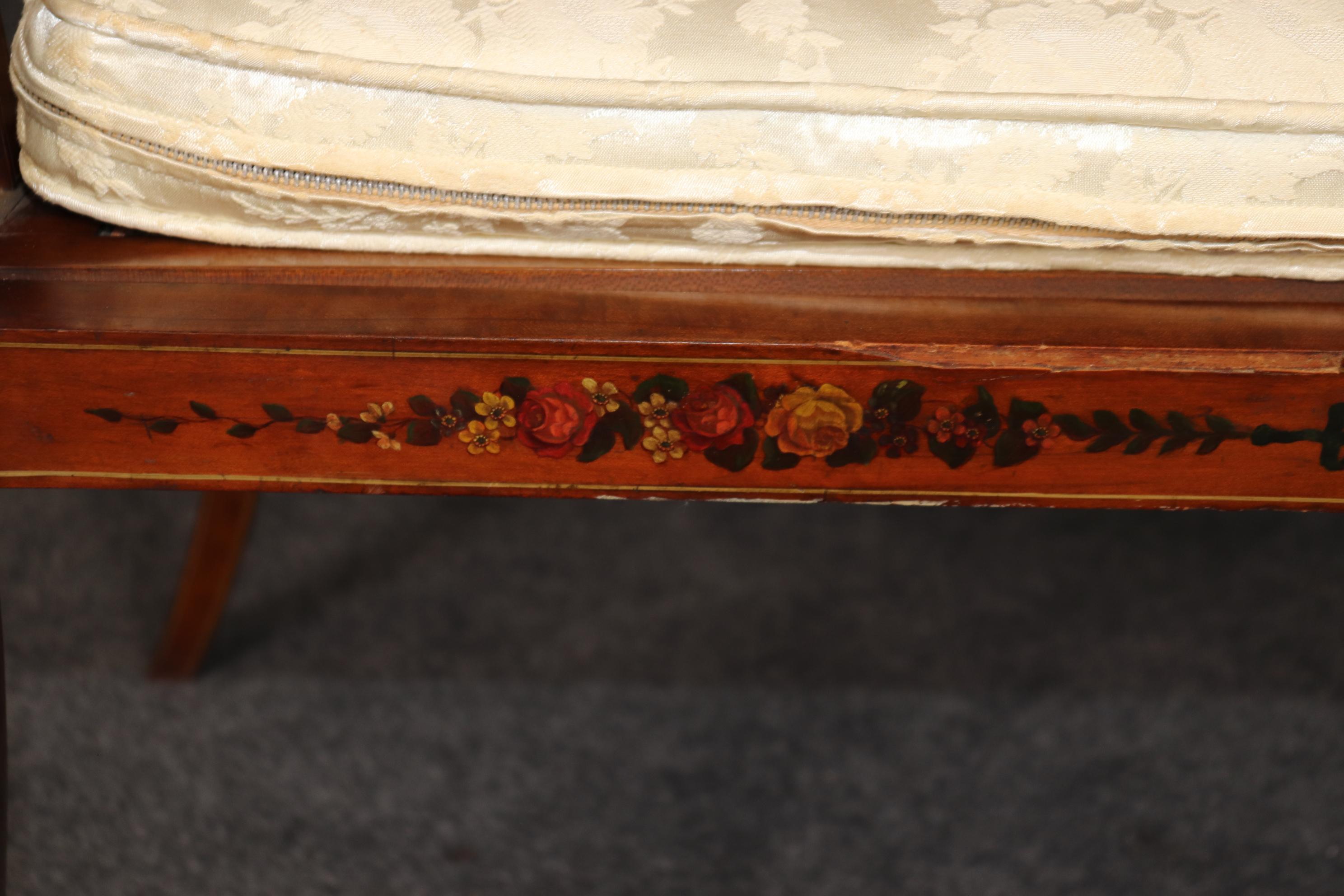 Raro sgabello imbottito in canna e seta decorato con vernice Adams Circa 1900 in vendita 5