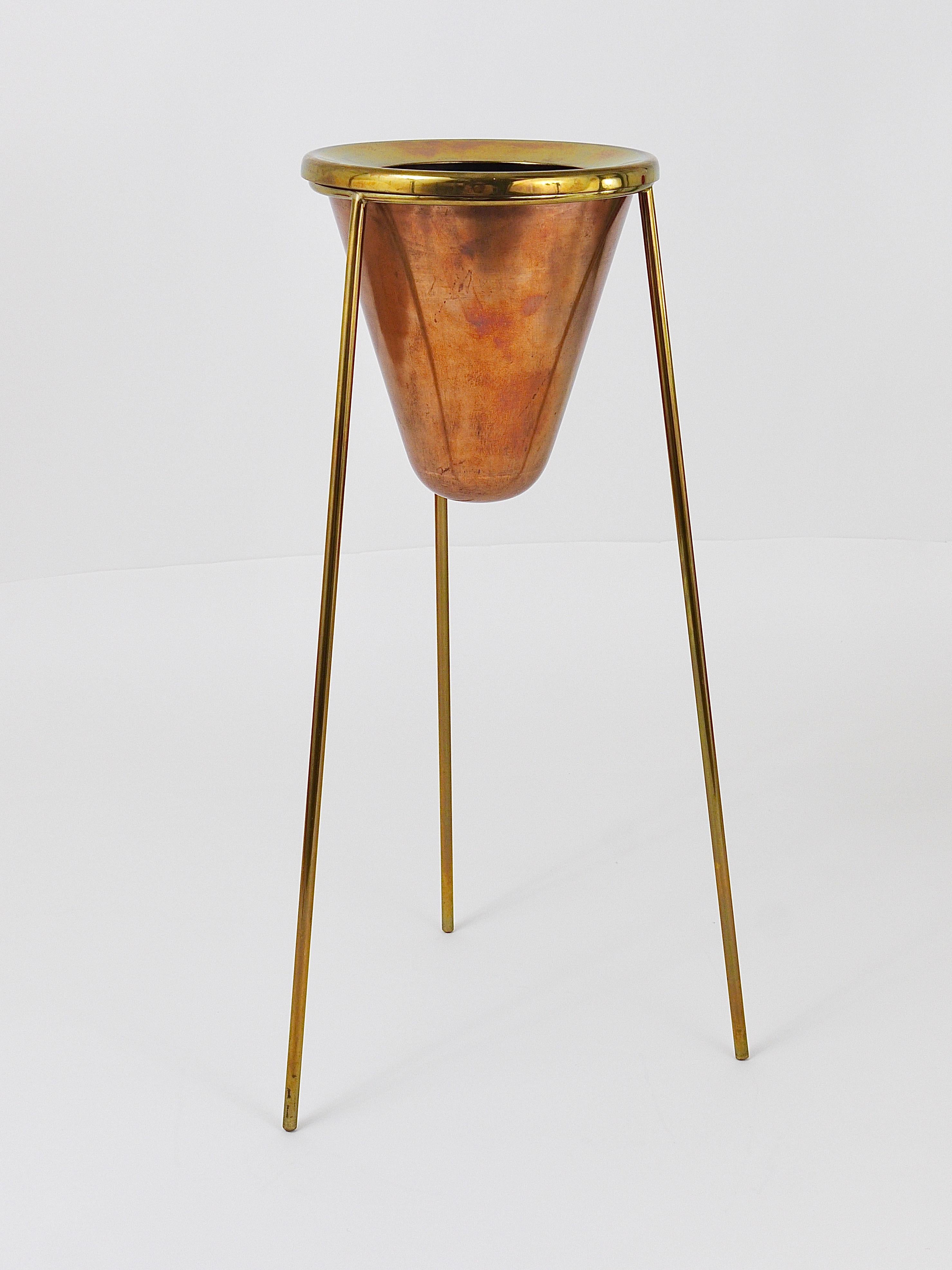Rare cendrier de sol tripode en cuivre et laiton de Carl Aubock, Autriche, années 1950 en vente 10