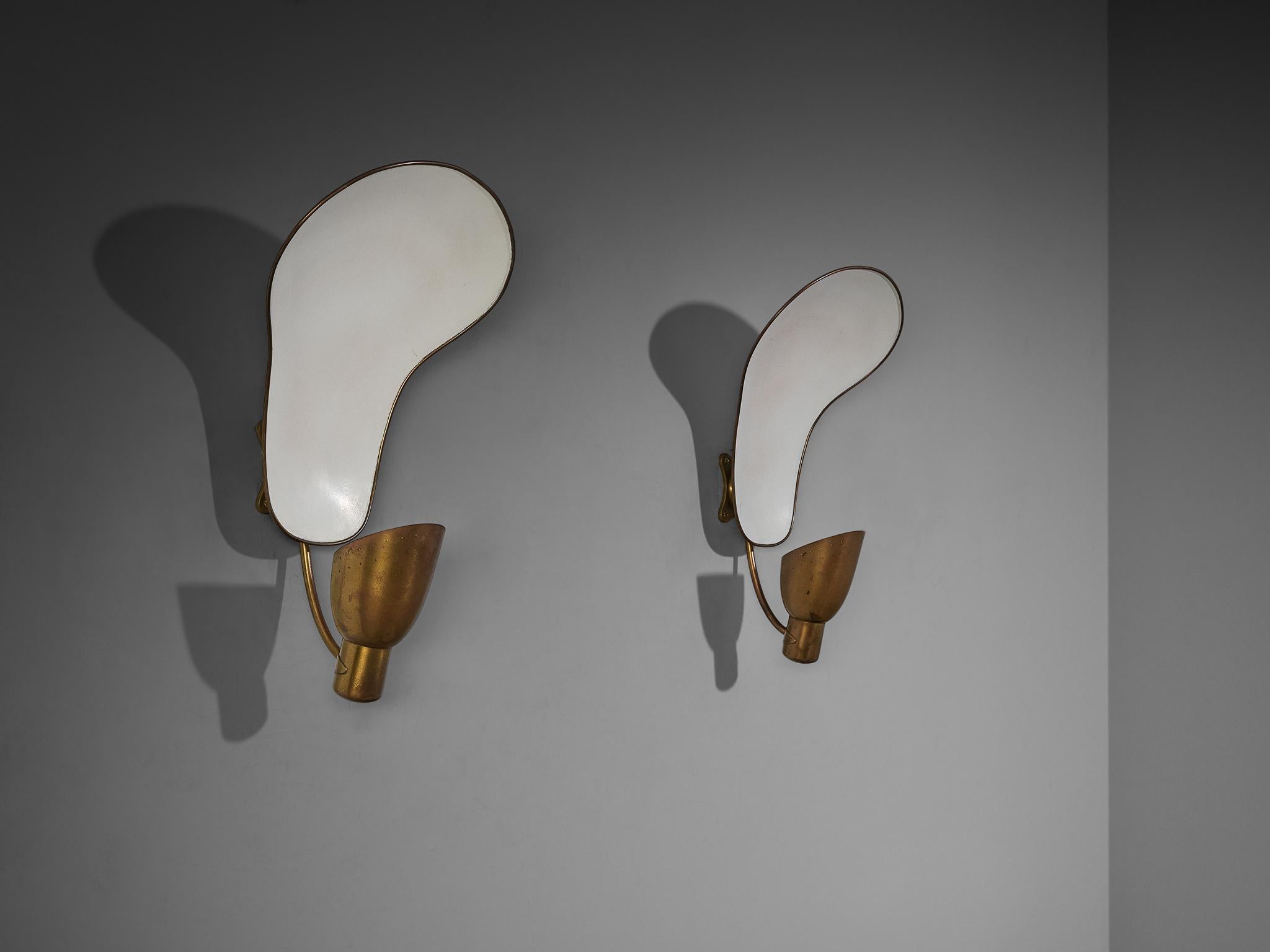Rara coppia di applique Carl-Axel Acking '5029' con paralumi organici in ottone in vendita 4