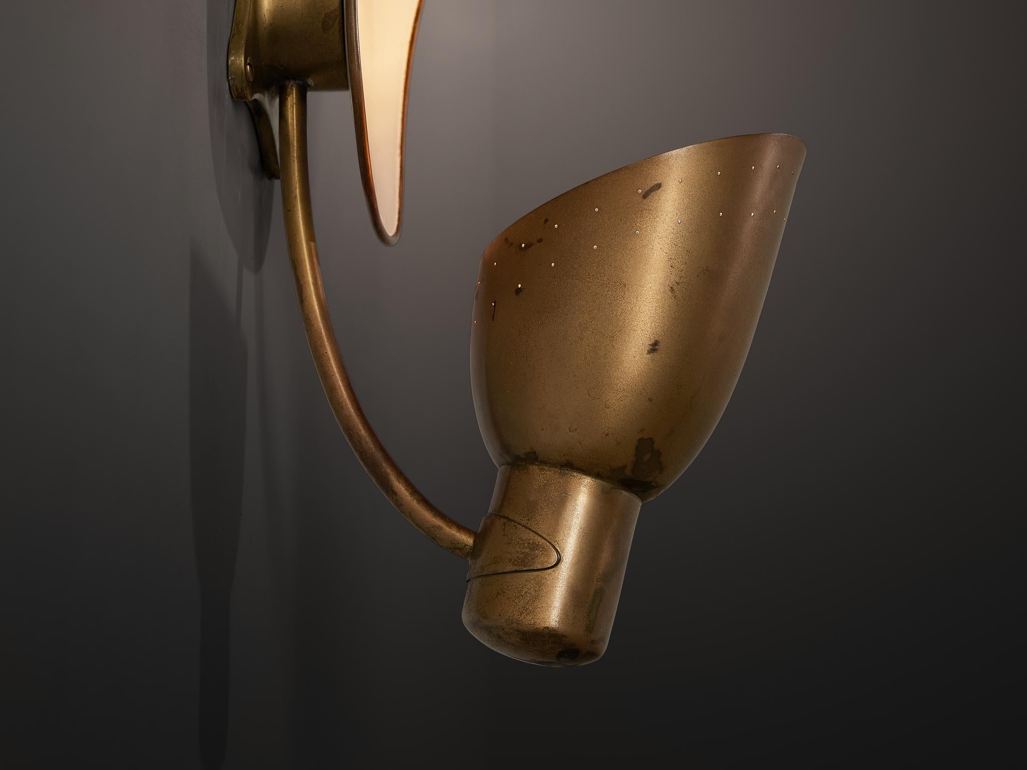 Rara coppia di applique Carl-Axel Acking '5029' con paralumi organici in ottone in vendita 2