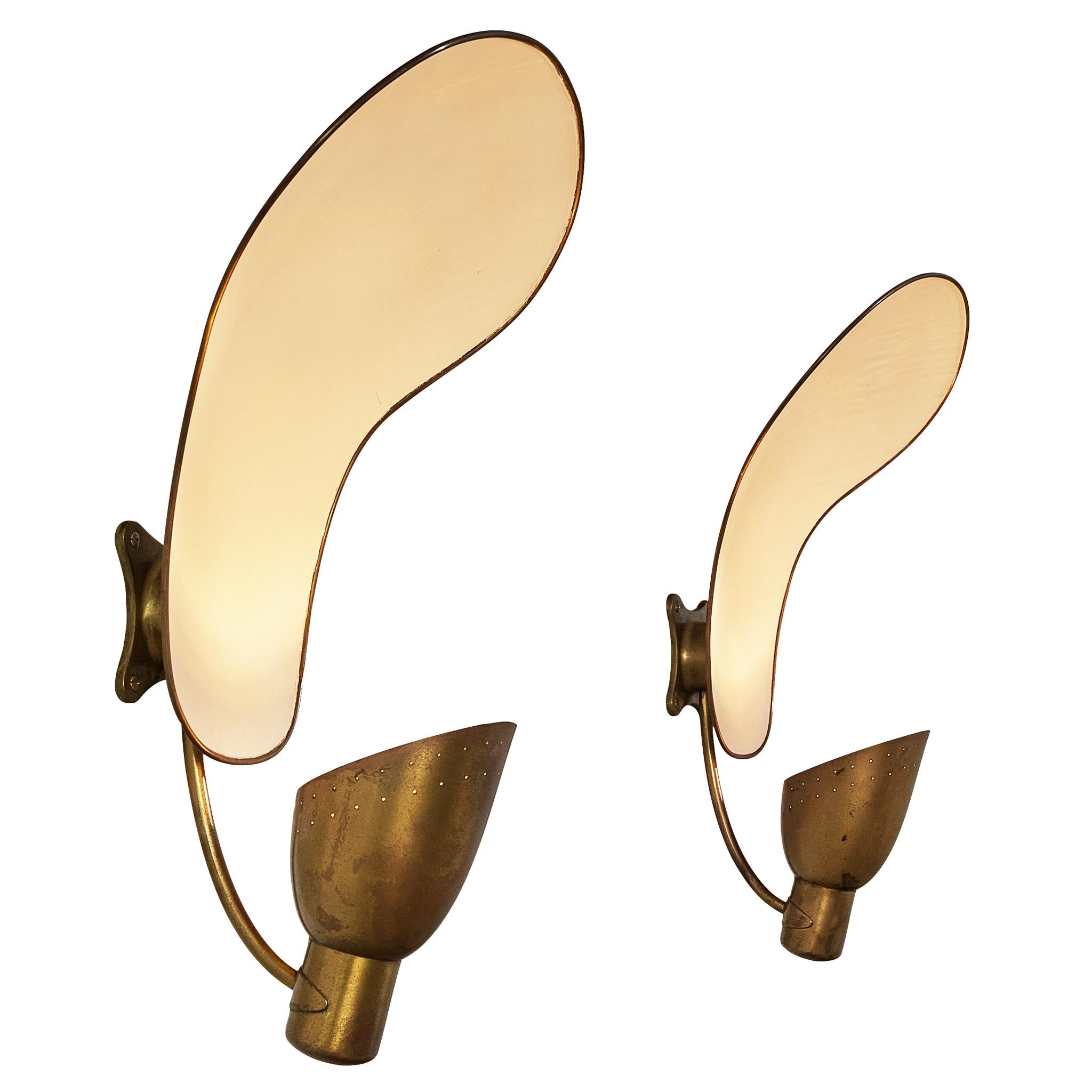 Rare paire d
appliques Carl-Axel Acking 
5029
 avec abat-jour organique en laiton