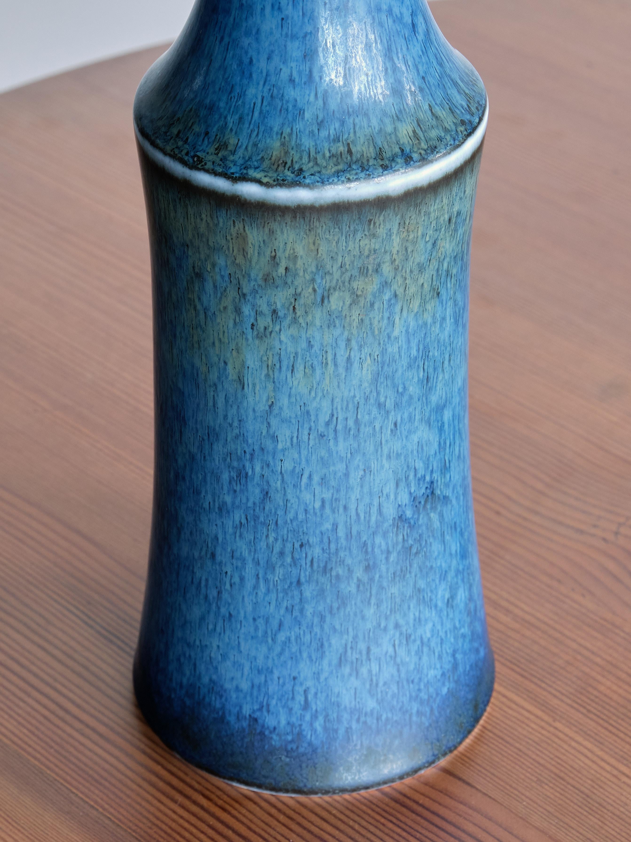 Rare Carl-Harry Stålhane Blue Stoneware Vase in Harfur Glaze, Rörstrand, 1950s In Good Condition For Sale In The Hague, NL
